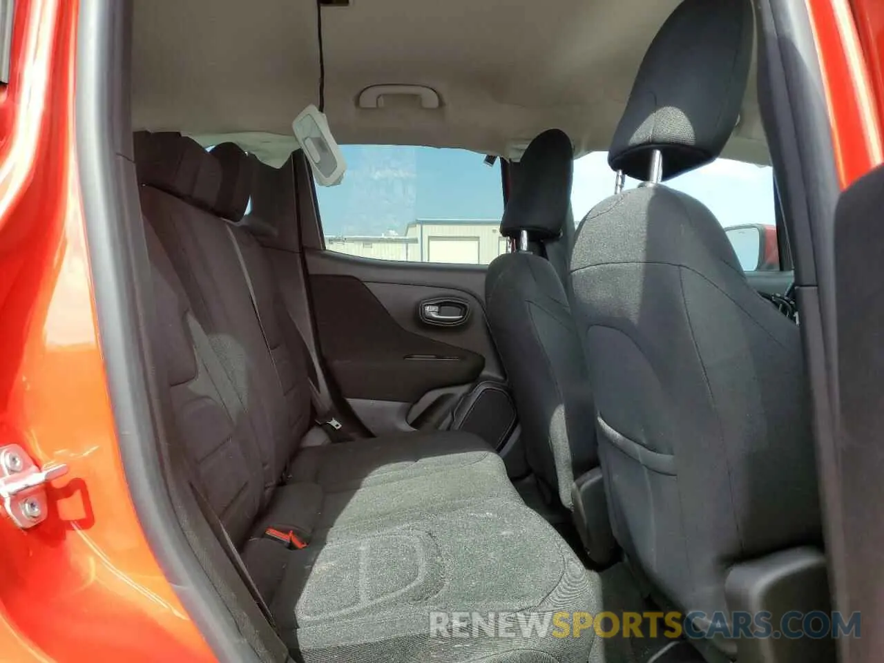11 Photograph of a damaged car ZACNJBBB5KPK30611 JEEP RENEGADE 2019