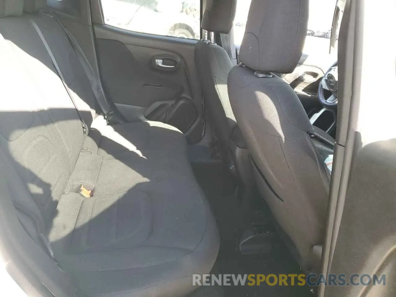 10 Photograph of a damaged car ZACNJBBB5KPK43407 JEEP RENEGADE 2019