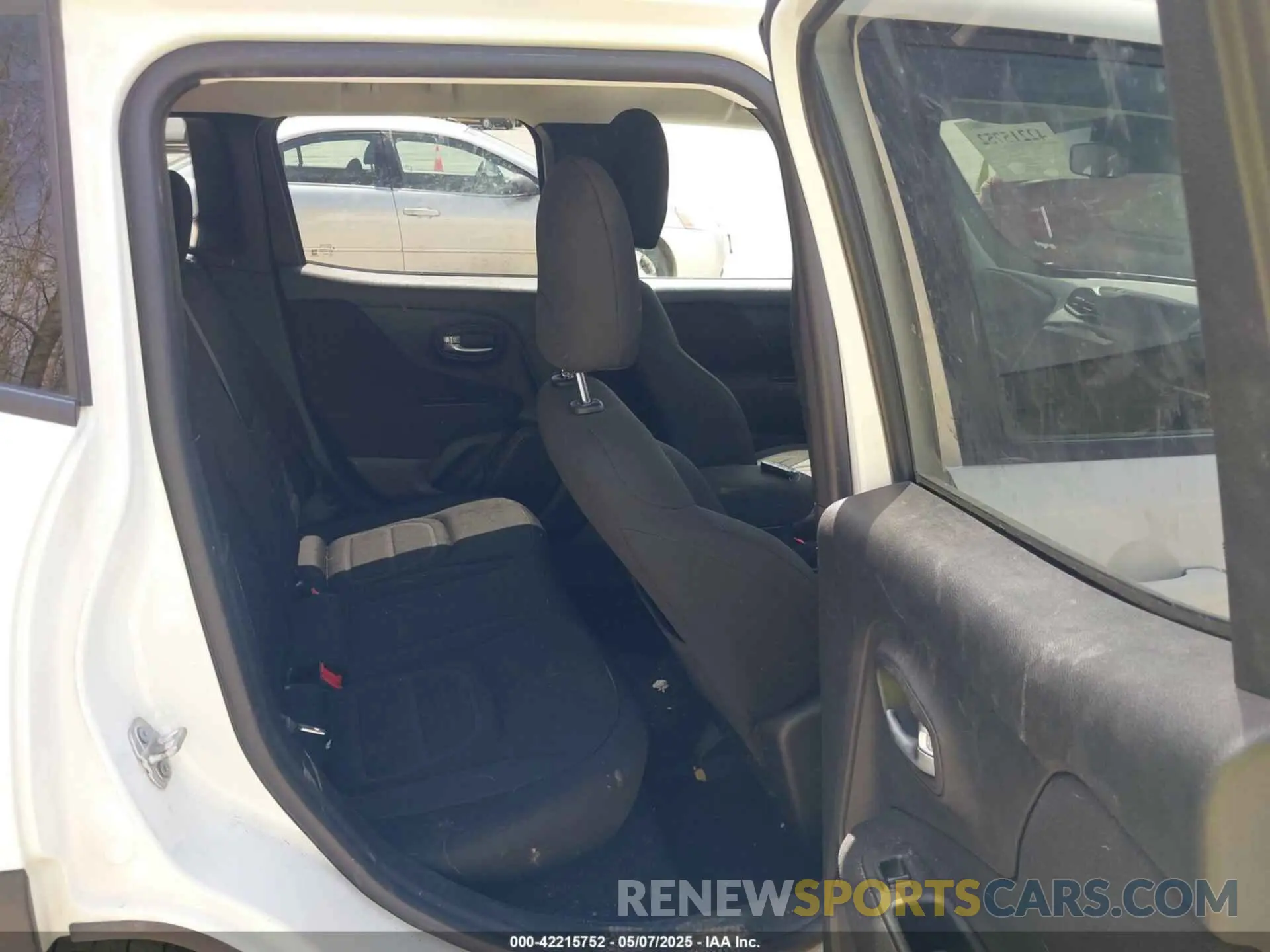 8 Photograph of a damaged car ZACNJBBB6KPK81437 JEEP RENEGADE 2019
