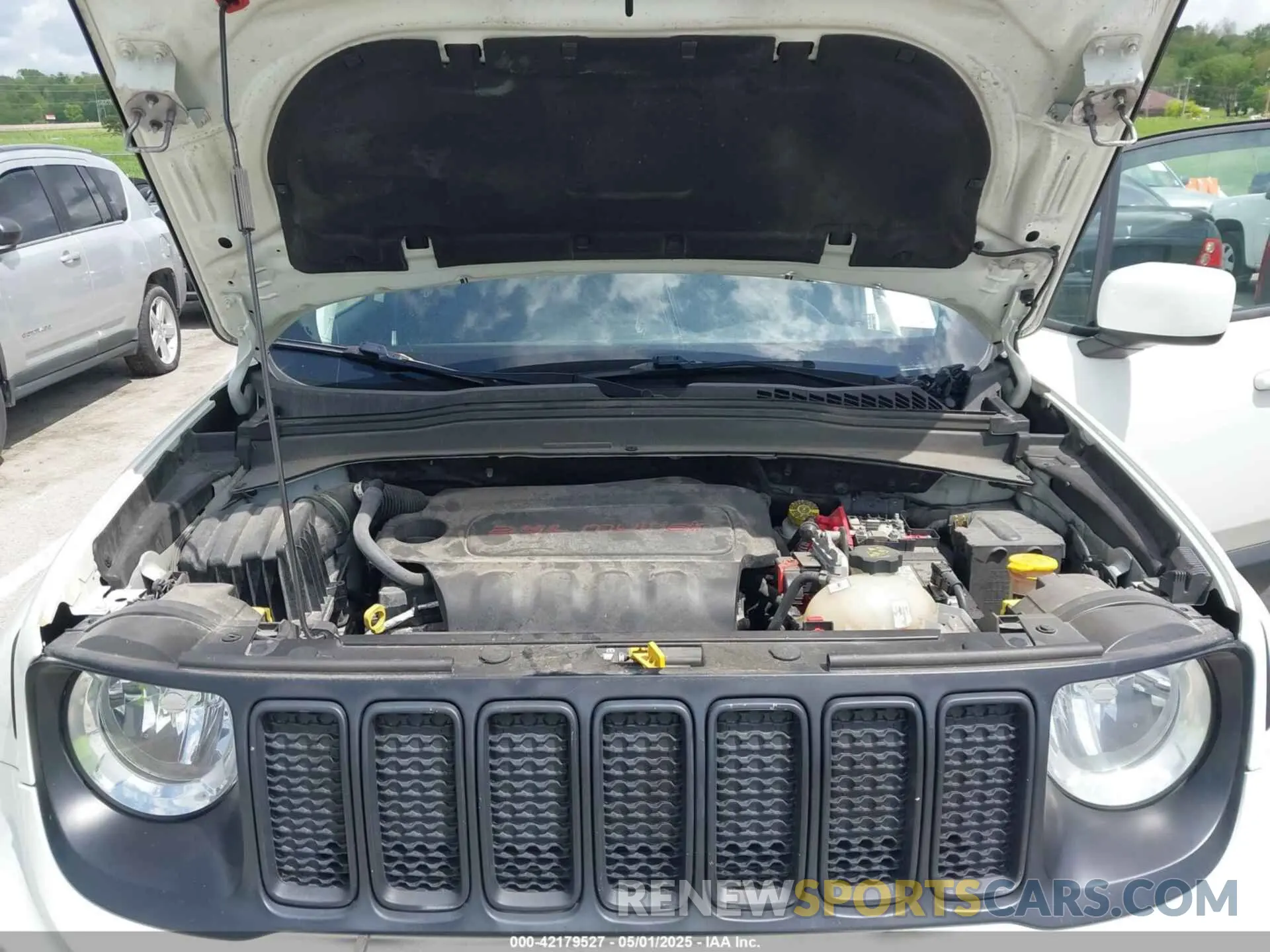 10 Photograph of a damaged car ZACNJBBB8KPK73971 JEEP RENEGADE 2019