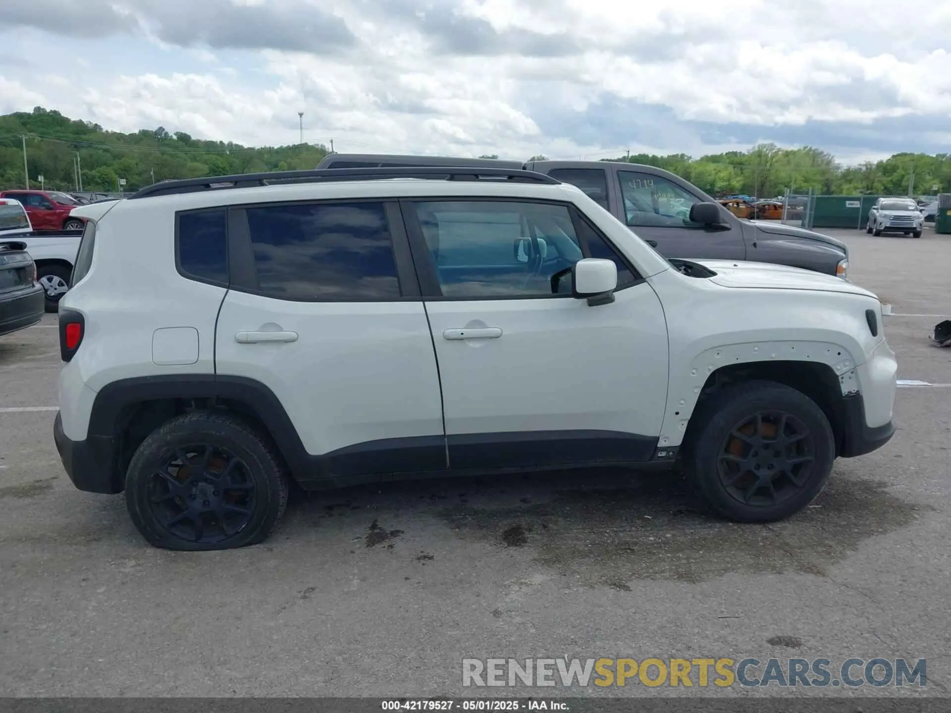 13 Photograph of a damaged car ZACNJBBB8KPK73971 JEEP RENEGADE 2019