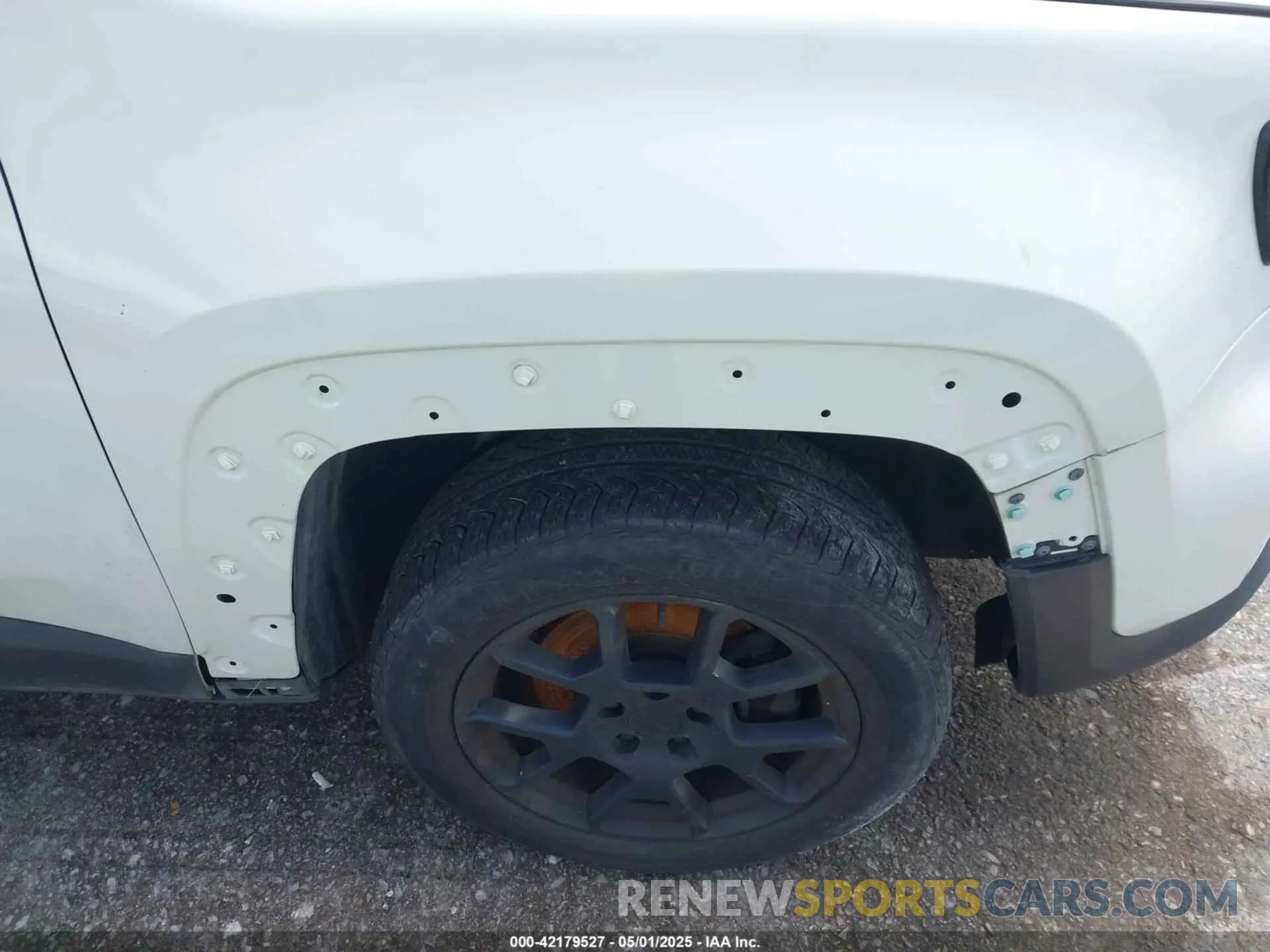19 Photograph of a damaged car ZACNJBBB8KPK73971 JEEP RENEGADE 2019