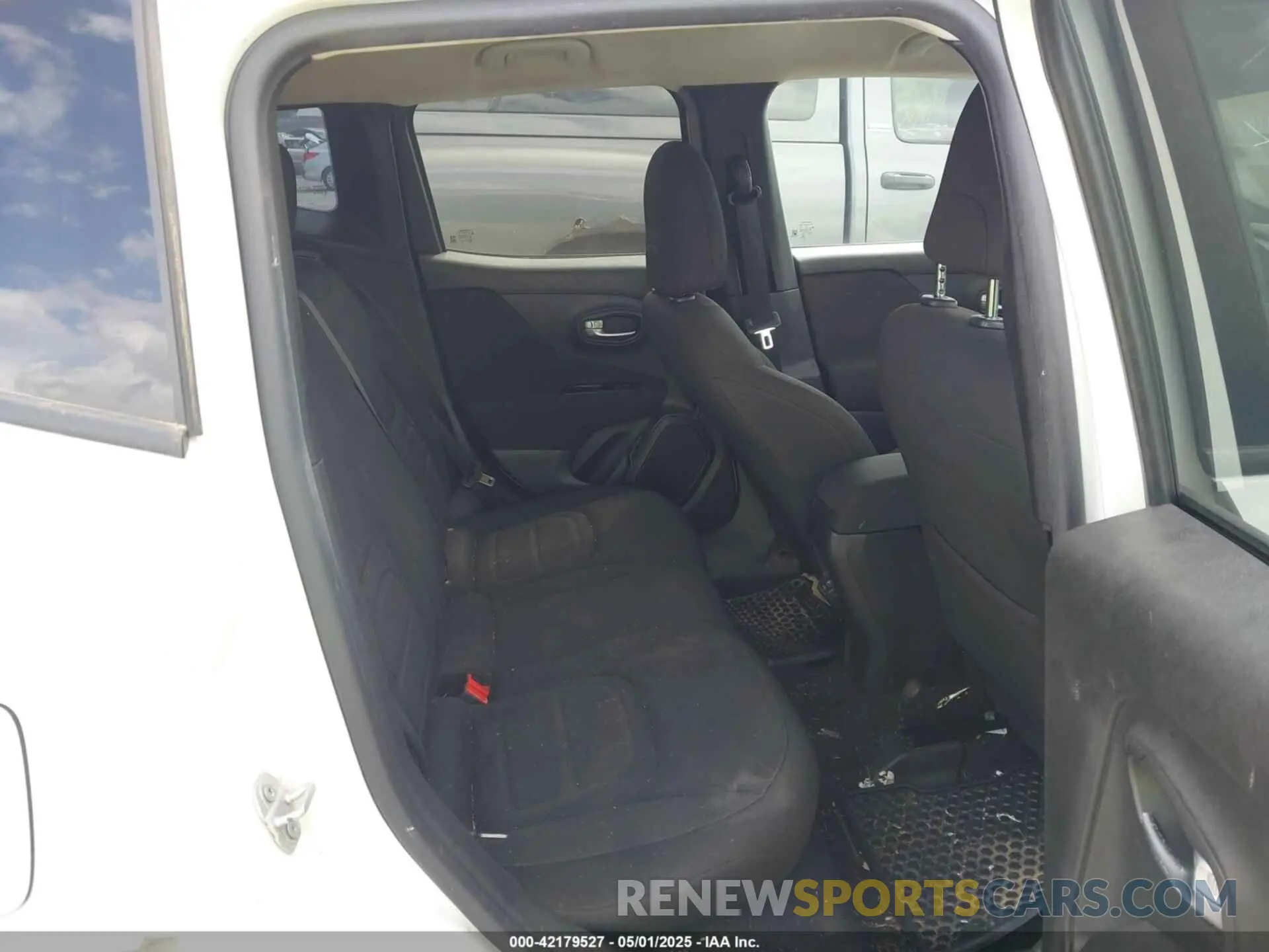 8 Photograph of a damaged car ZACNJBBB8KPK73971 JEEP RENEGADE 2019