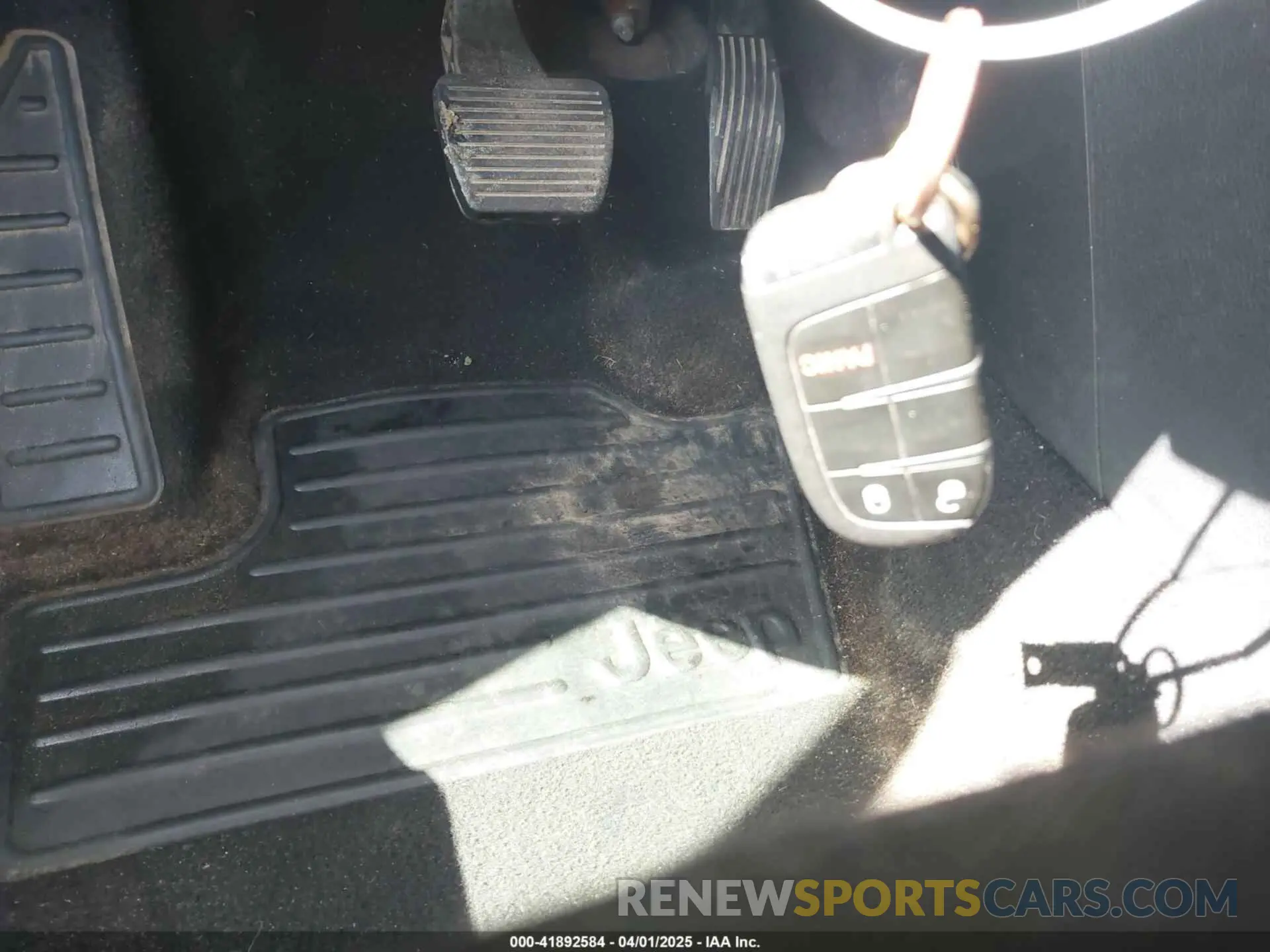 11 Photograph of a damaged car ZACNJBBB9KPK60355 JEEP RENEGADE 2019