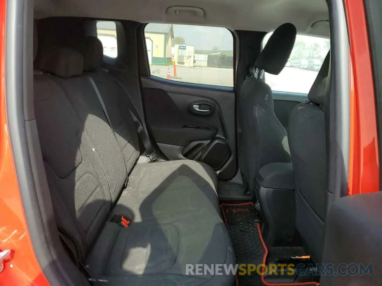 10 Photograph of a damaged car ZACNJBBB9KPK79228 JEEP RENEGADE 2019