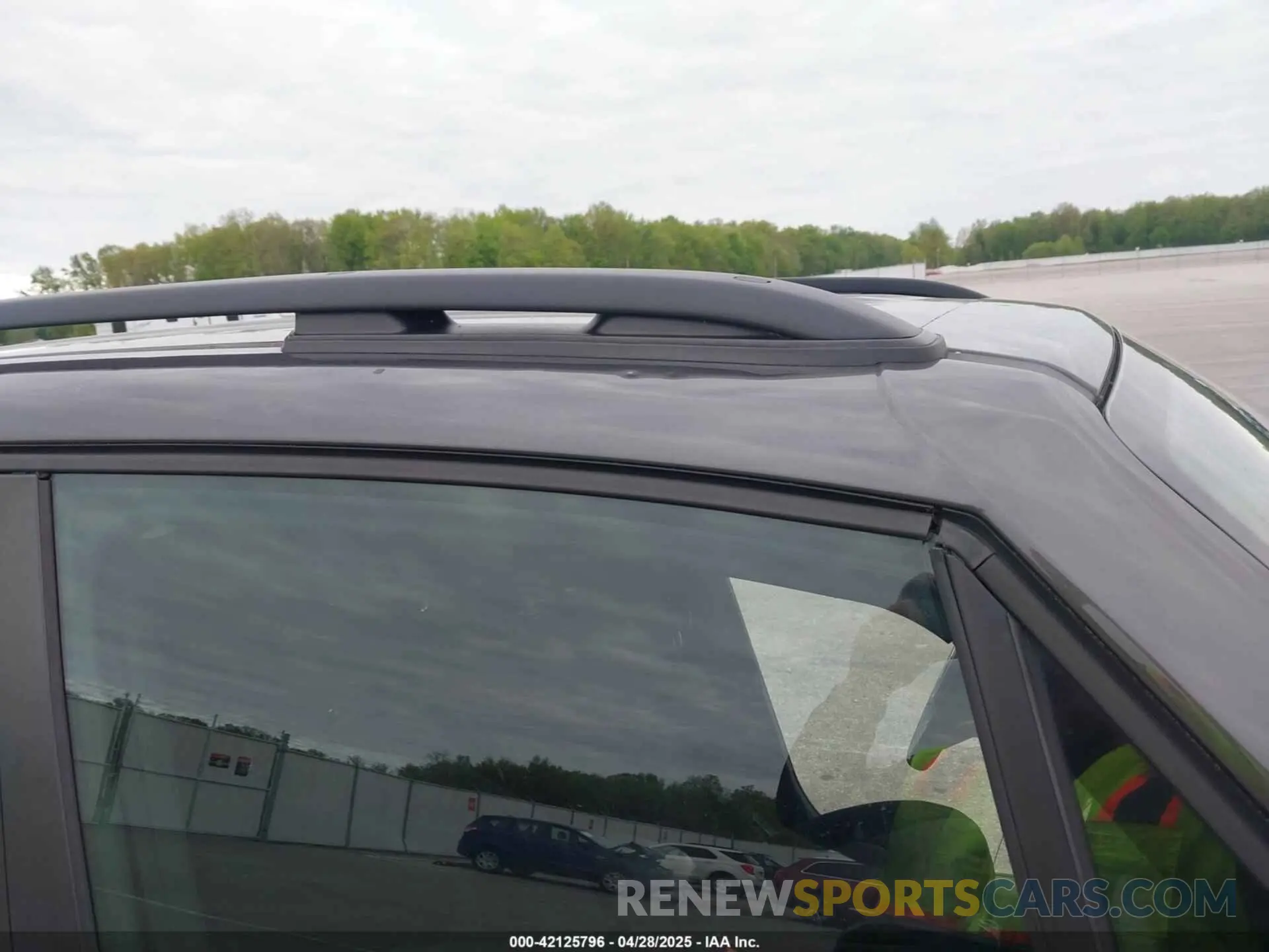 17 Photograph of a damaged car ZACNJBBBXKPJ77405 JEEP RENEGADE 2019