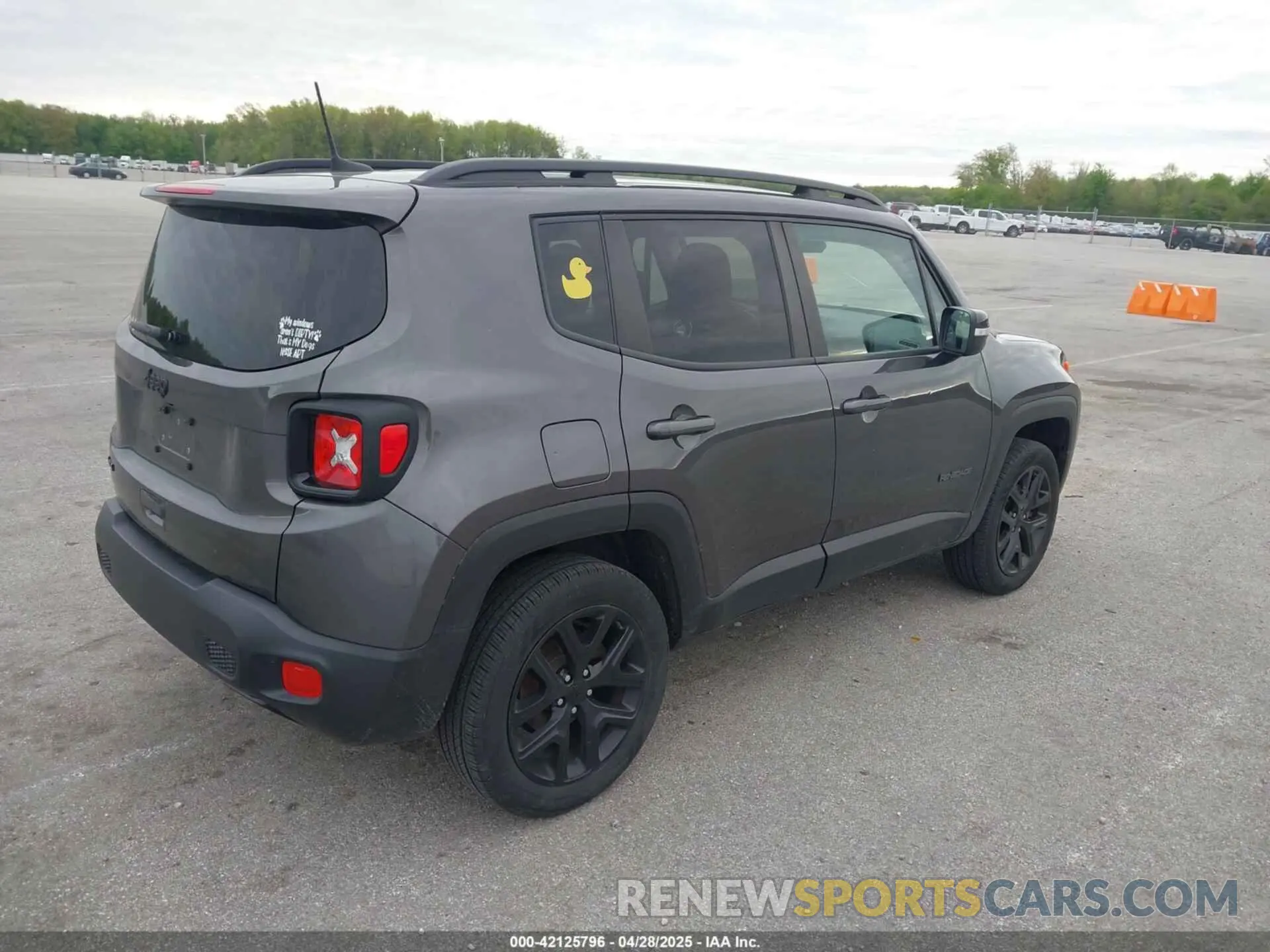 4 Photograph of a damaged car ZACNJBBBXKPJ77405 JEEP RENEGADE 2019