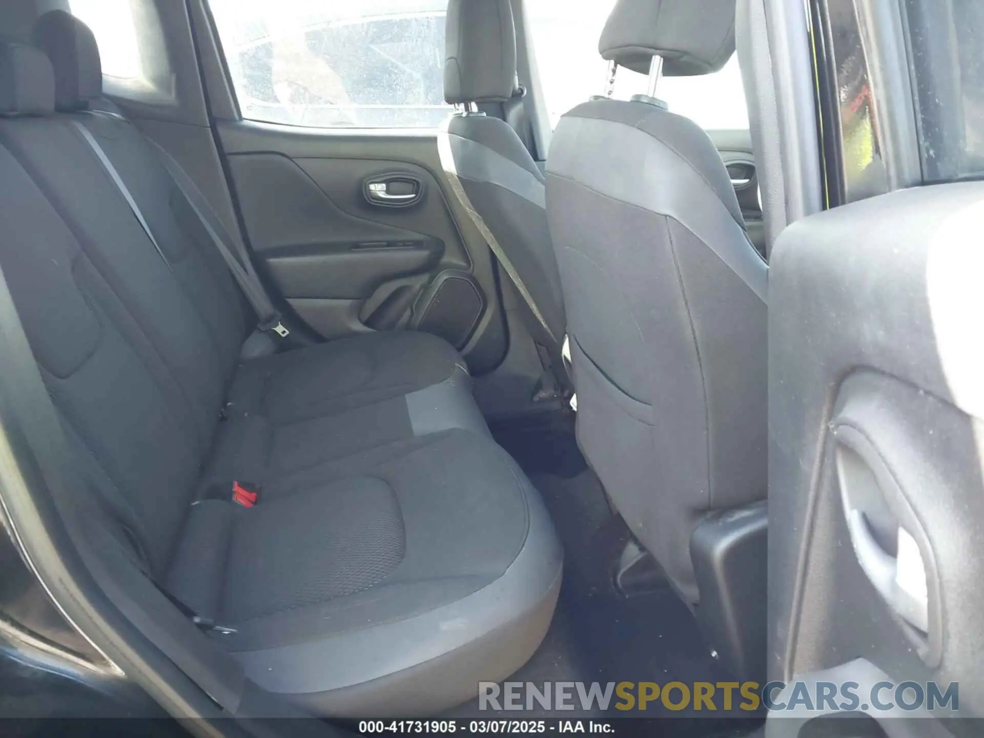 8 Photograph of a damaged car ZACNJBBBXKPK18647 JEEP RENEGADE 2019