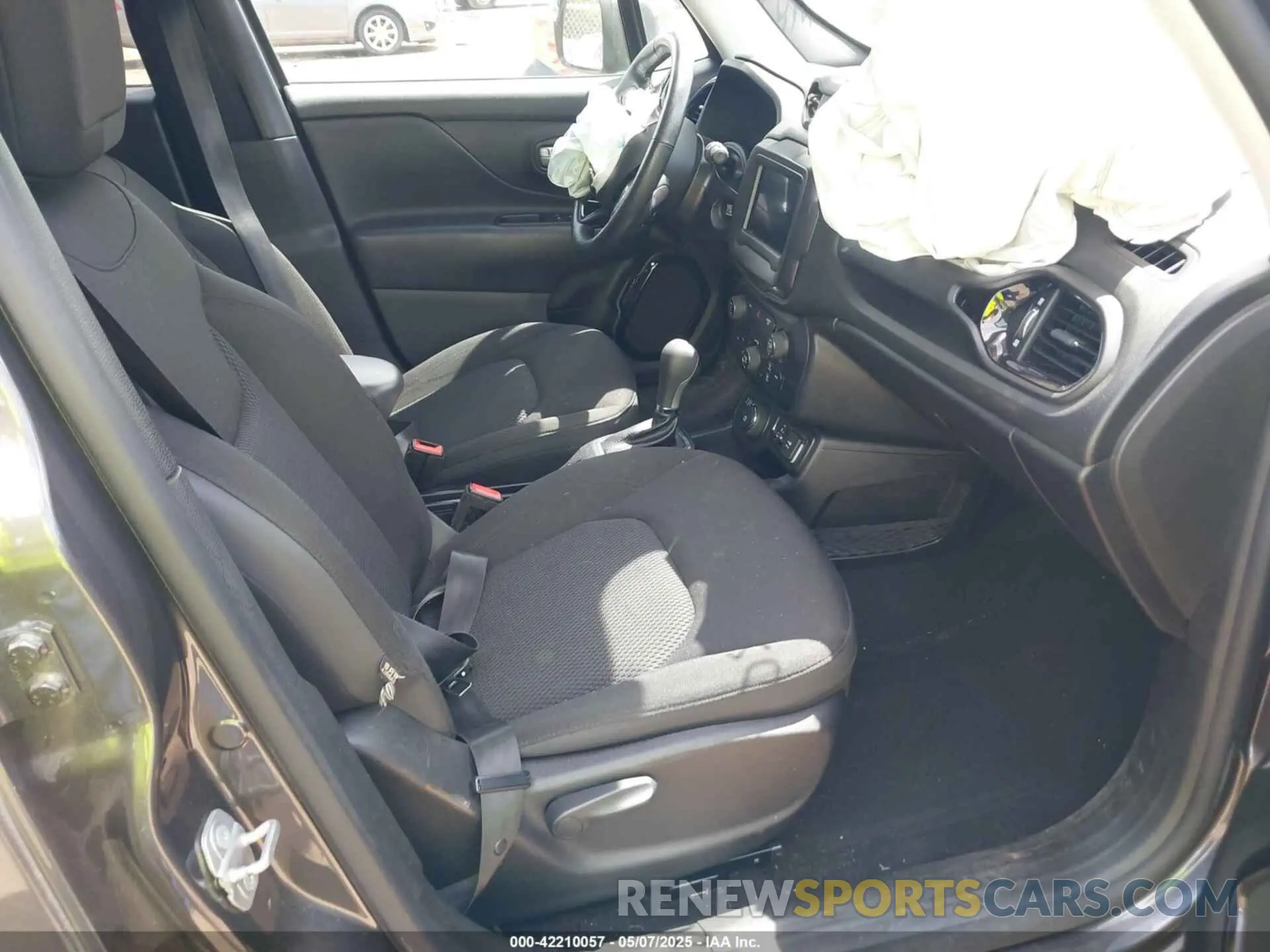 5 Photograph of a damaged car ZACNJBBBXKPK55553 JEEP RENEGADE 2019