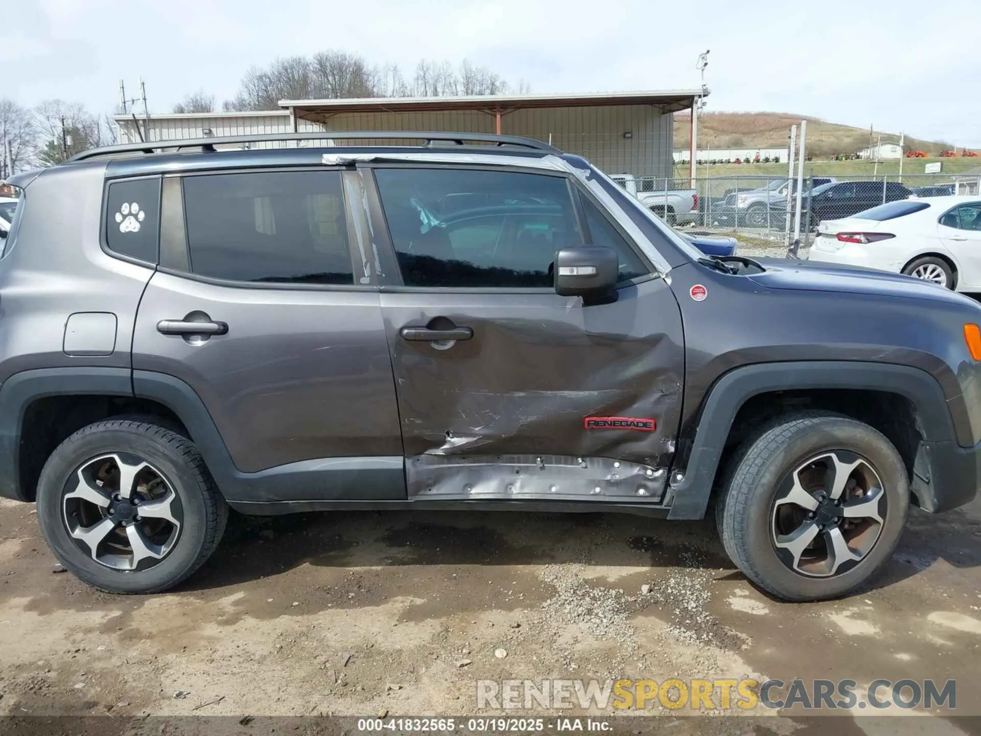 13 Photograph of a damaged car ZACNJBC12KPK02318 JEEP RENEGADE 2019