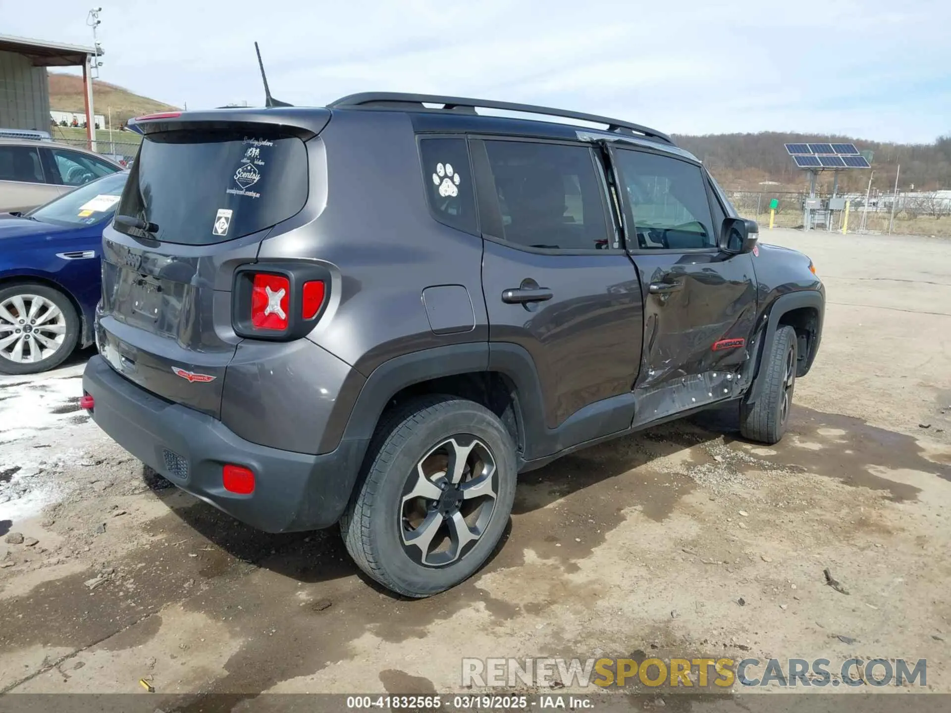 4 Photograph of a damaged car ZACNJBC12KPK02318 JEEP RENEGADE 2019