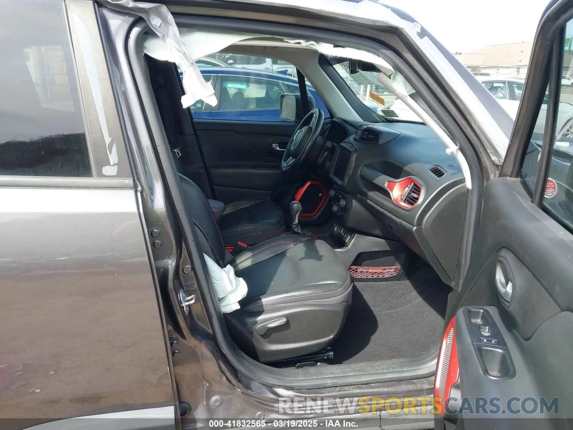 5 Photograph of a damaged car ZACNJBC12KPK02318 JEEP RENEGADE 2019