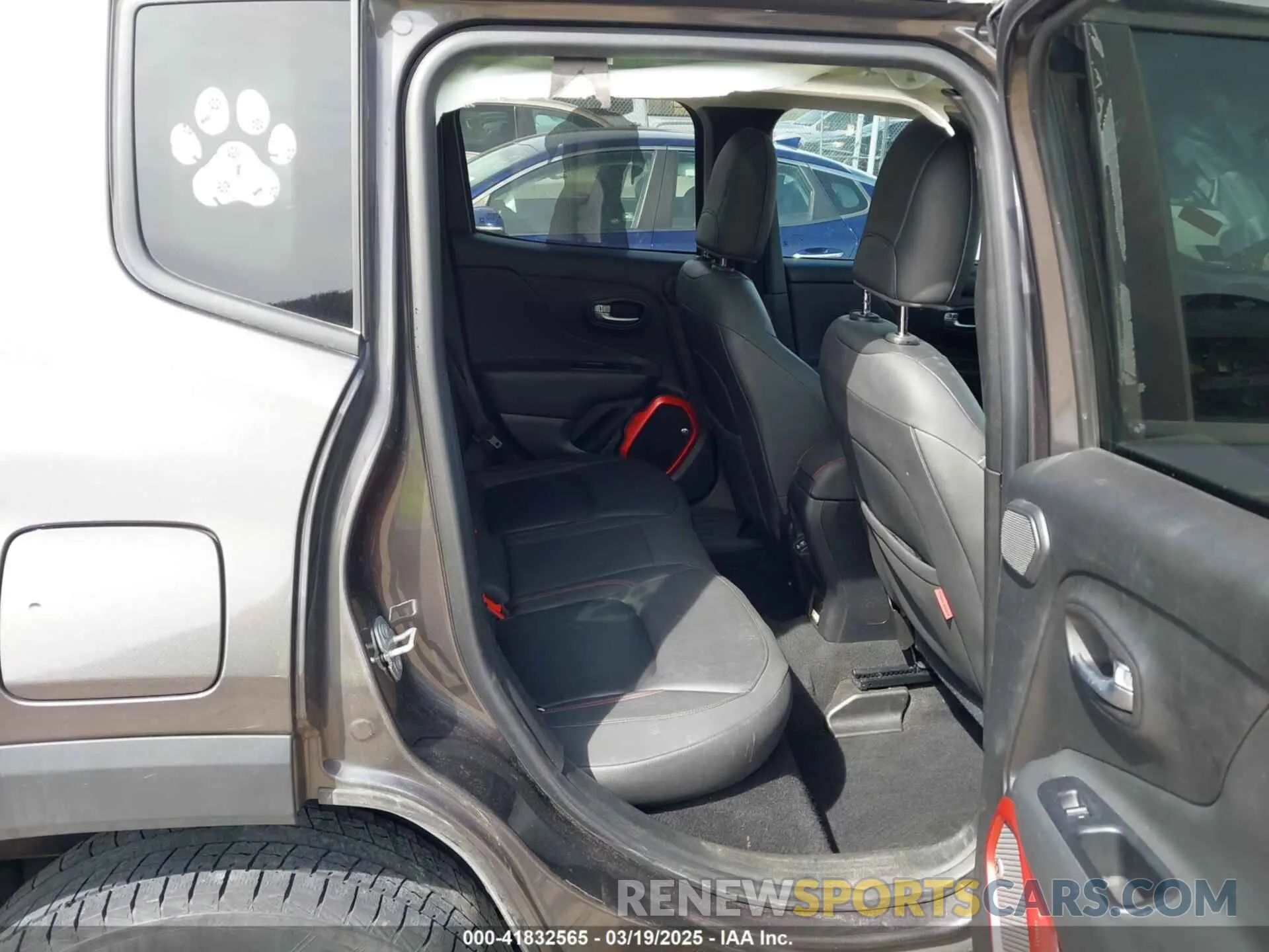 8 Photograph of a damaged car ZACNJBC12KPK02318 JEEP RENEGADE 2019