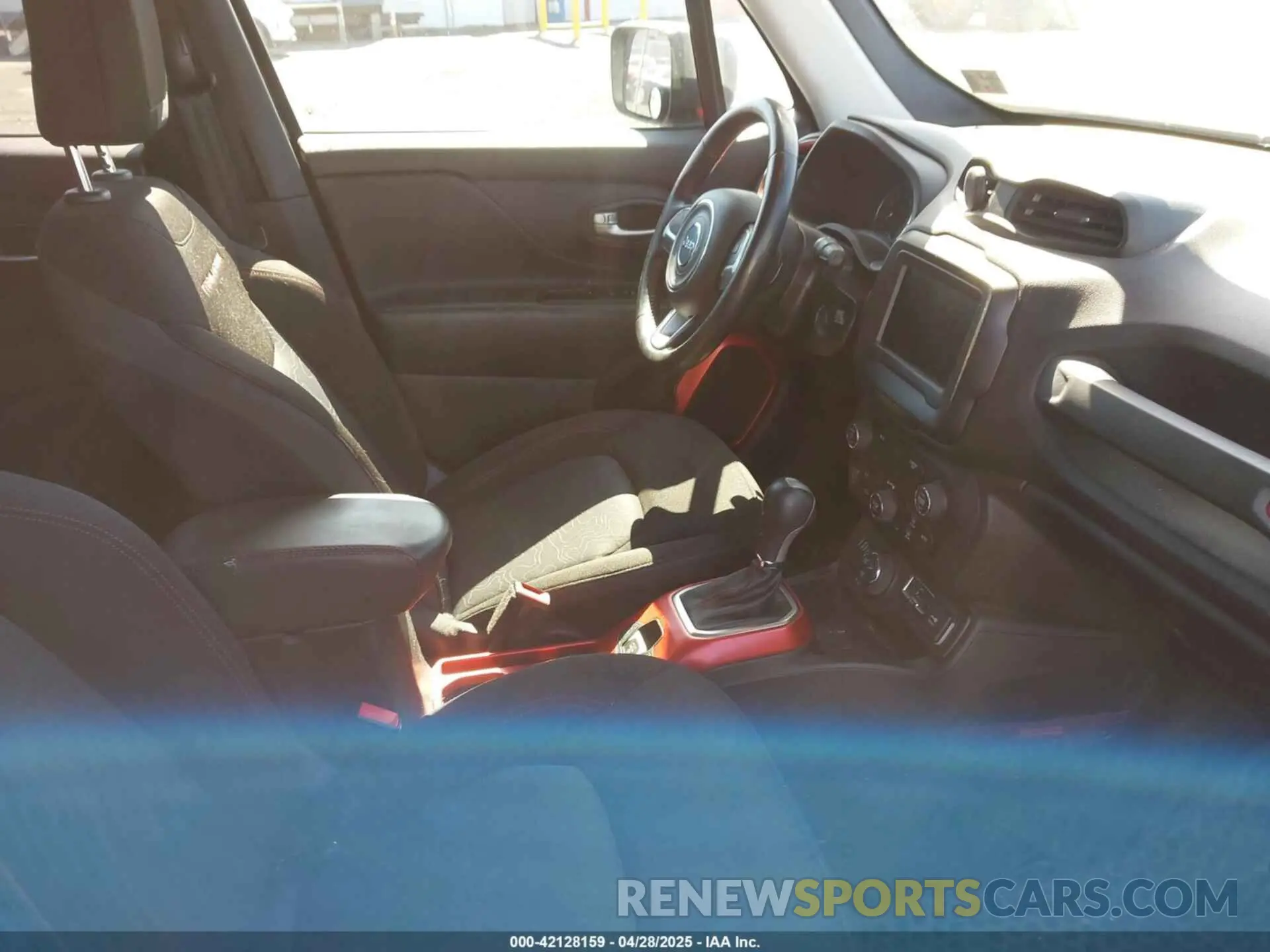 5 Photograph of a damaged car ZACNJBC14KPK49317 JEEP RENEGADE 2019