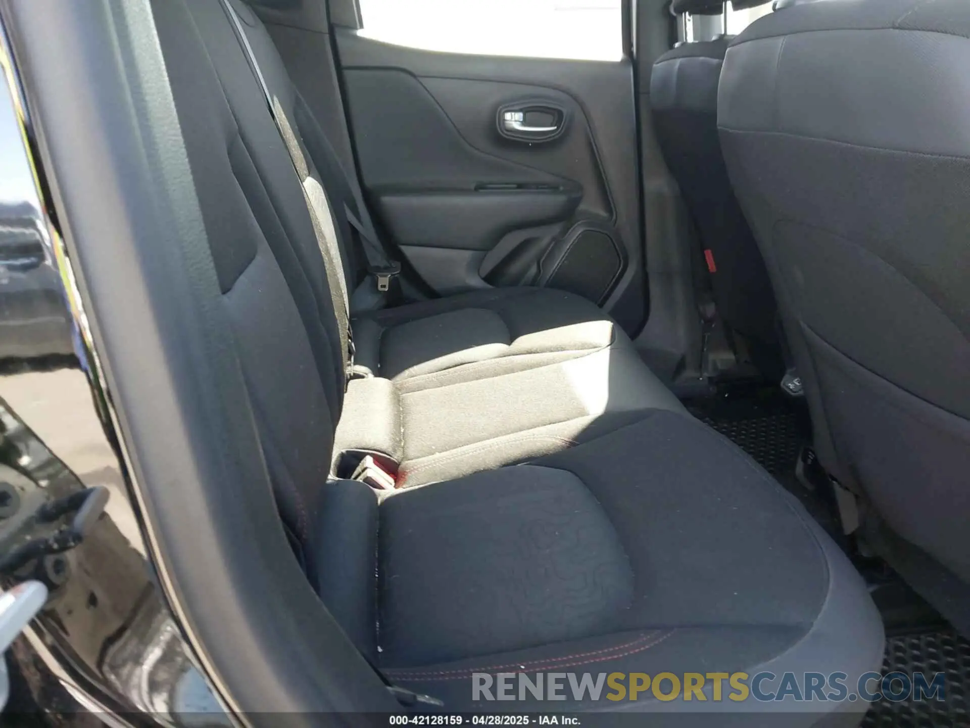 8 Photograph of a damaged car ZACNJBC14KPK49317 JEEP RENEGADE 2019