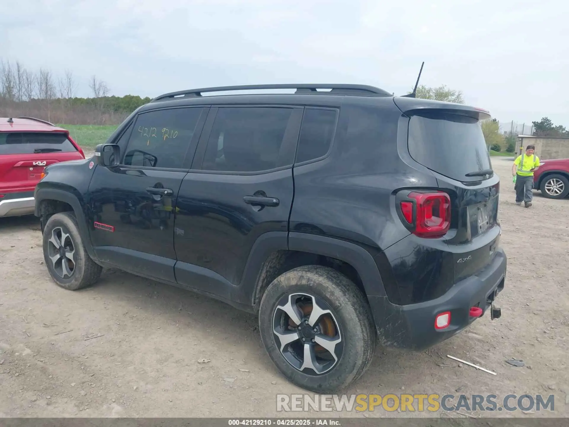 3 Photograph of a damaged car ZACNJBC14KPK76923 JEEP RENEGADE 2019