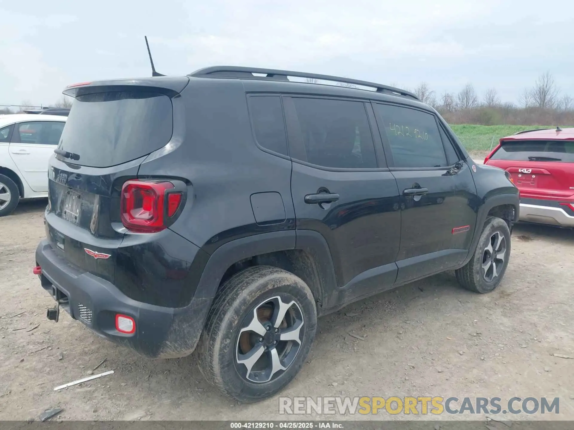 4 Photograph of a damaged car ZACNJBC14KPK76923 JEEP RENEGADE 2019