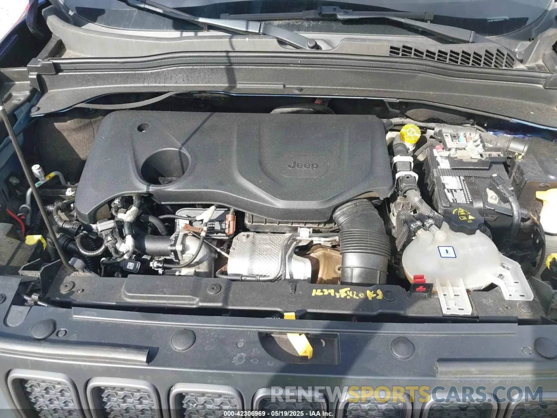 10 Photograph of a damaged car ZACNJBC16KPJ93803 JEEP RENEGADE 2019