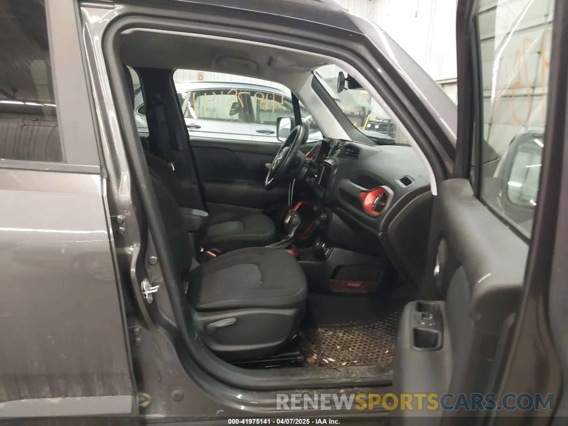 5 Photograph of a damaged car ZACNJBC17KPK22354 JEEP RENEGADE 2019