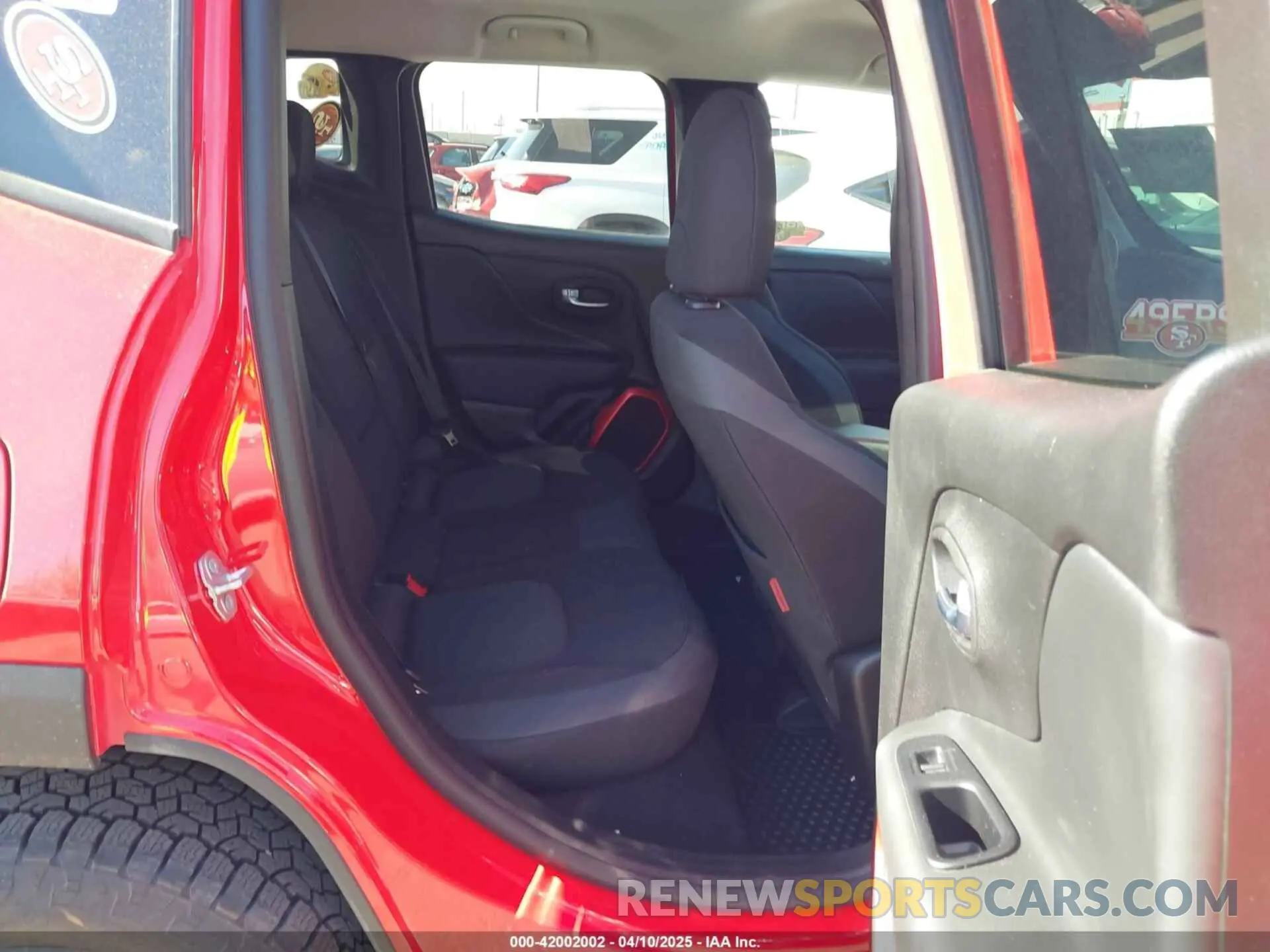 8 Photograph of a damaged car ZACNJBC19KPK09606 JEEP RENEGADE 2019