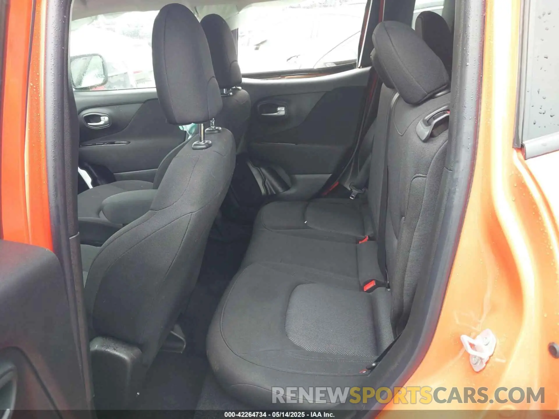 8 Photograph of a damaged car ZACNJAAB0LPL08984 JEEP RENEGADE 2020