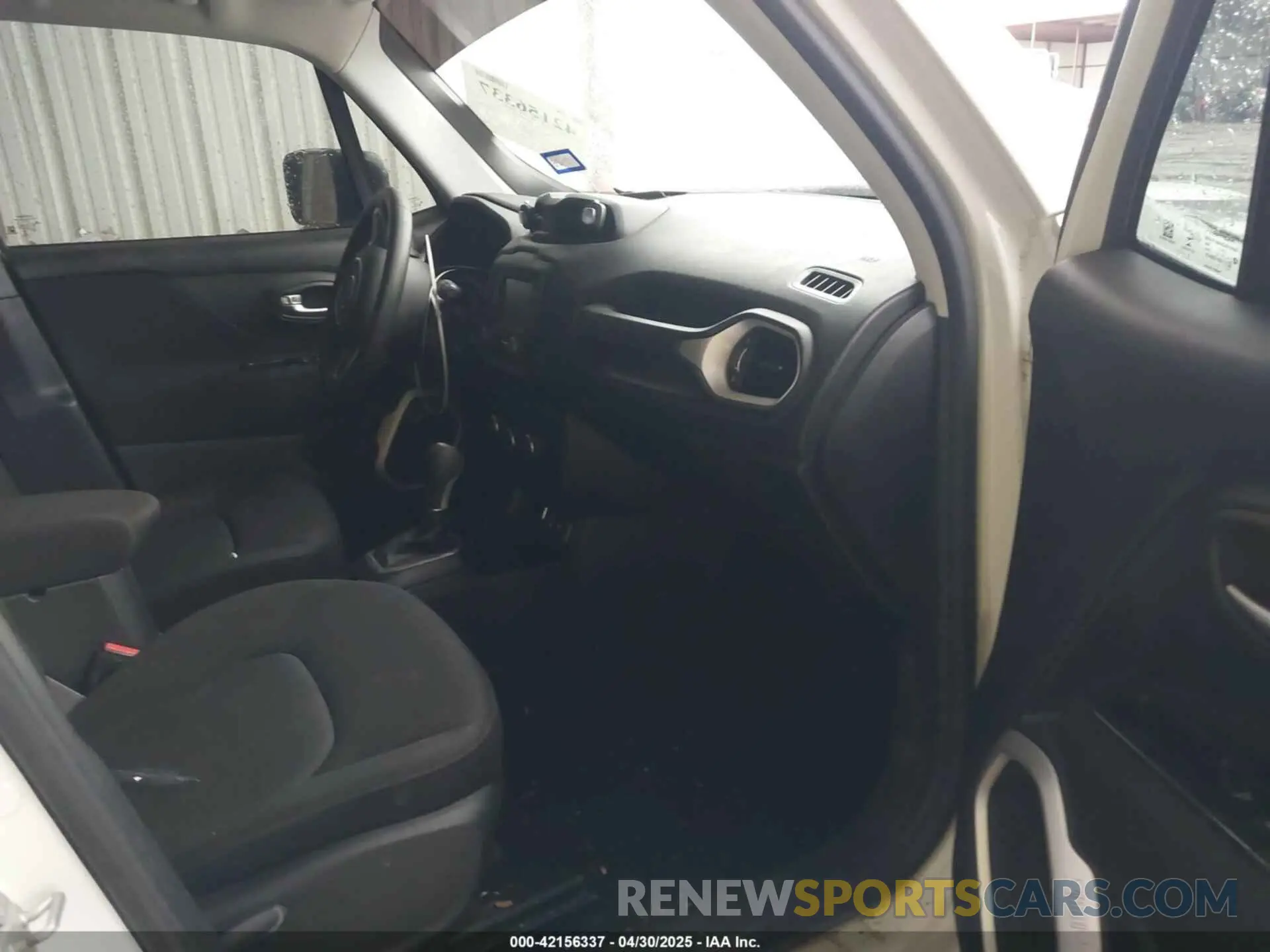 5 Photograph of a damaged car ZACNJAAB1LPK97431 JEEP RENEGADE 2020