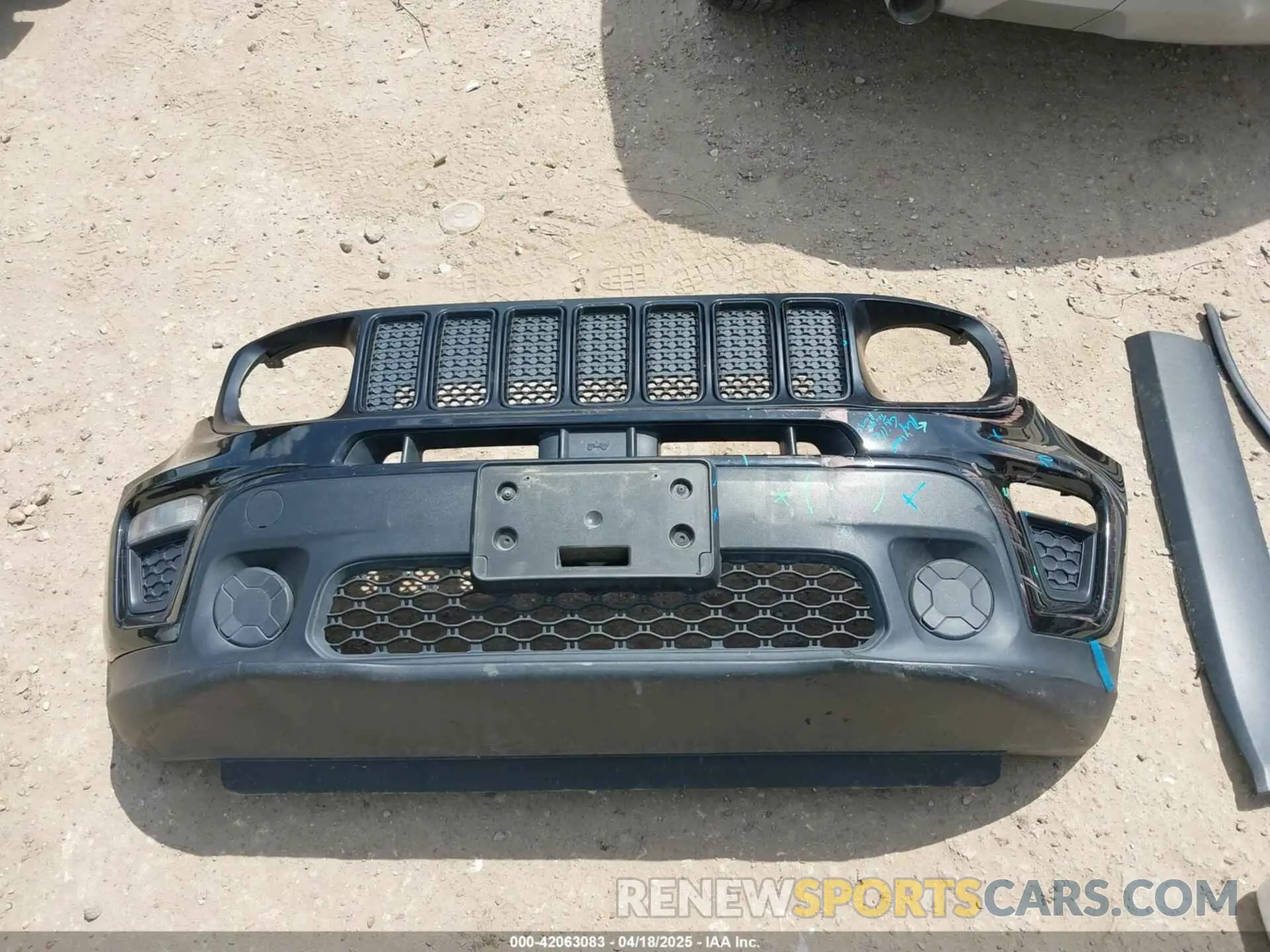 18 Photograph of a damaged car ZACNJAAB2LPM06219 JEEP RENEGADE 2020