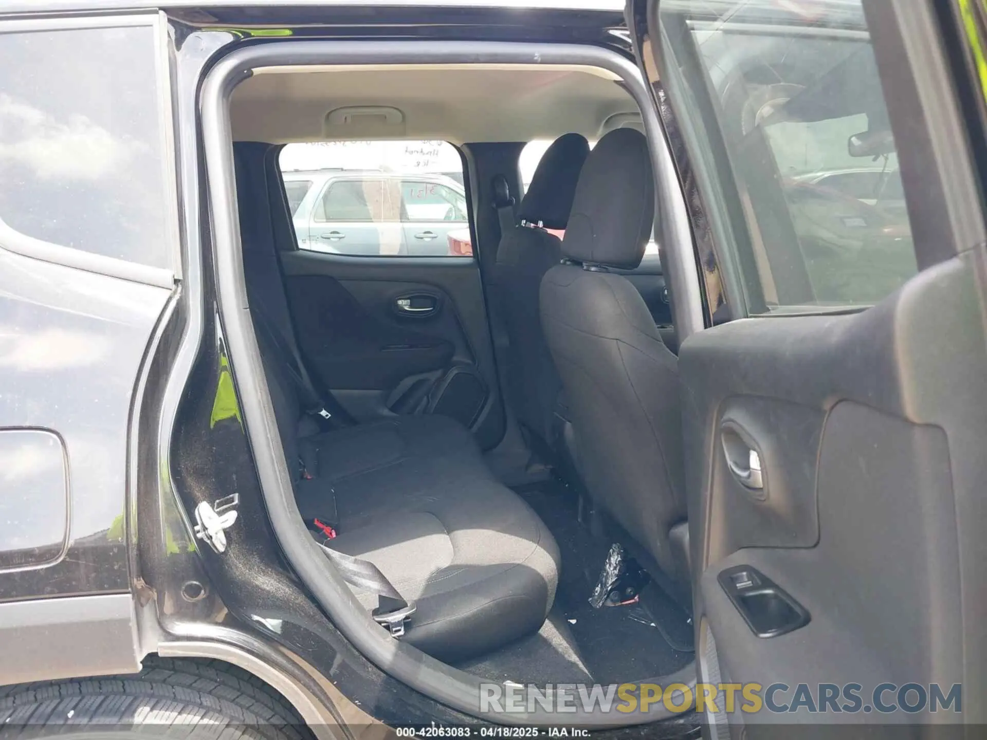 8 Photograph of a damaged car ZACNJAAB2LPM06219 JEEP RENEGADE 2020