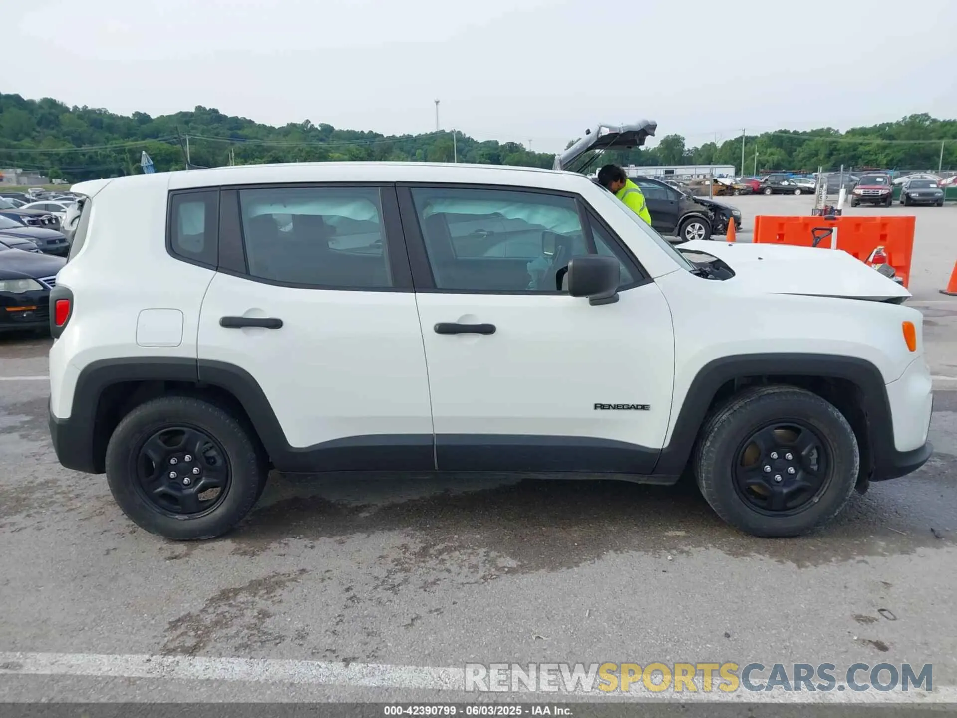 13 Photograph of a damaged car ZACNJAAB4LPL64670 JEEP RENEGADE 2020