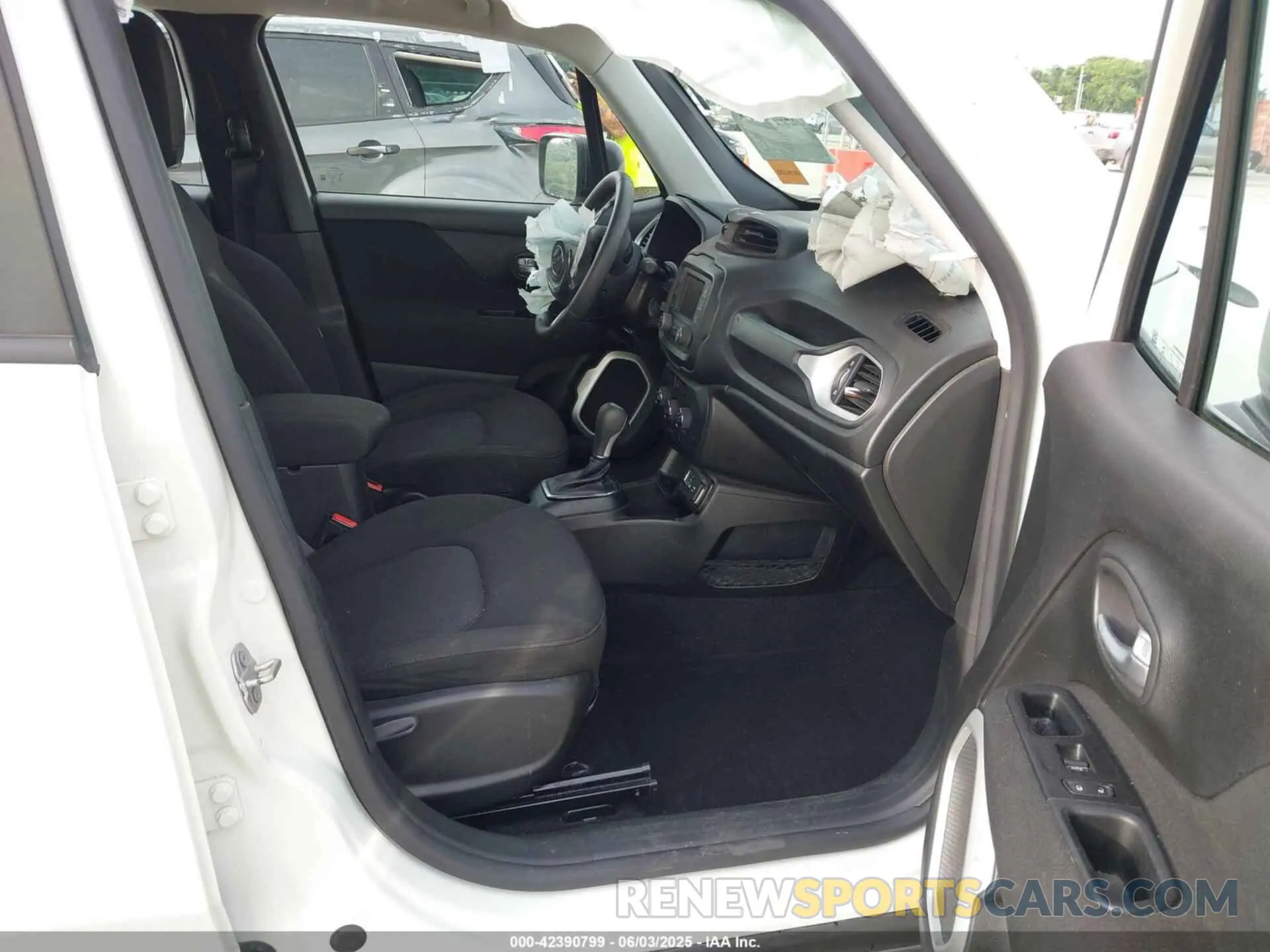 5 Photograph of a damaged car ZACNJAAB4LPL64670 JEEP RENEGADE 2020
