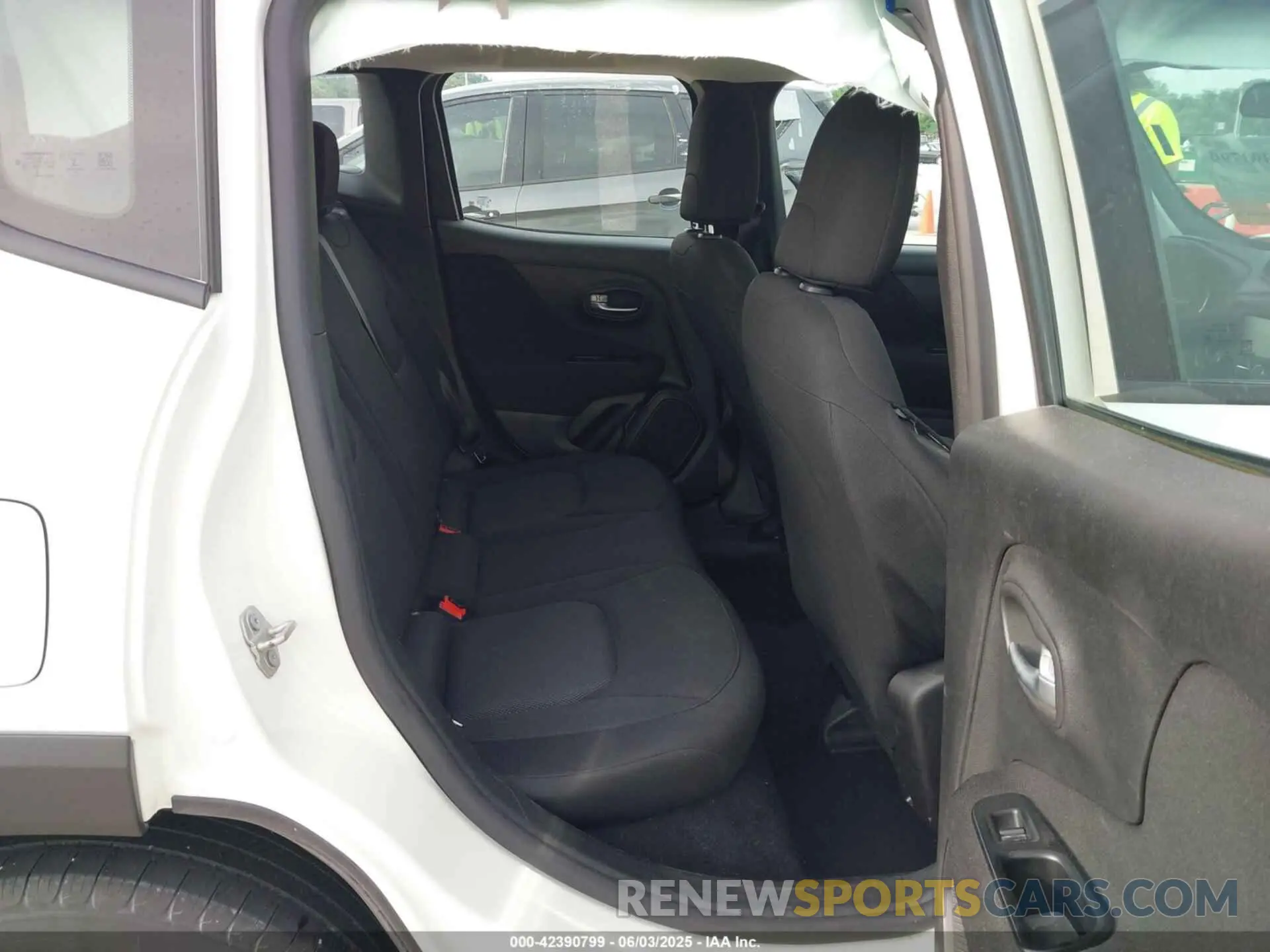 8 Photograph of a damaged car ZACNJAAB4LPL64670 JEEP RENEGADE 2020