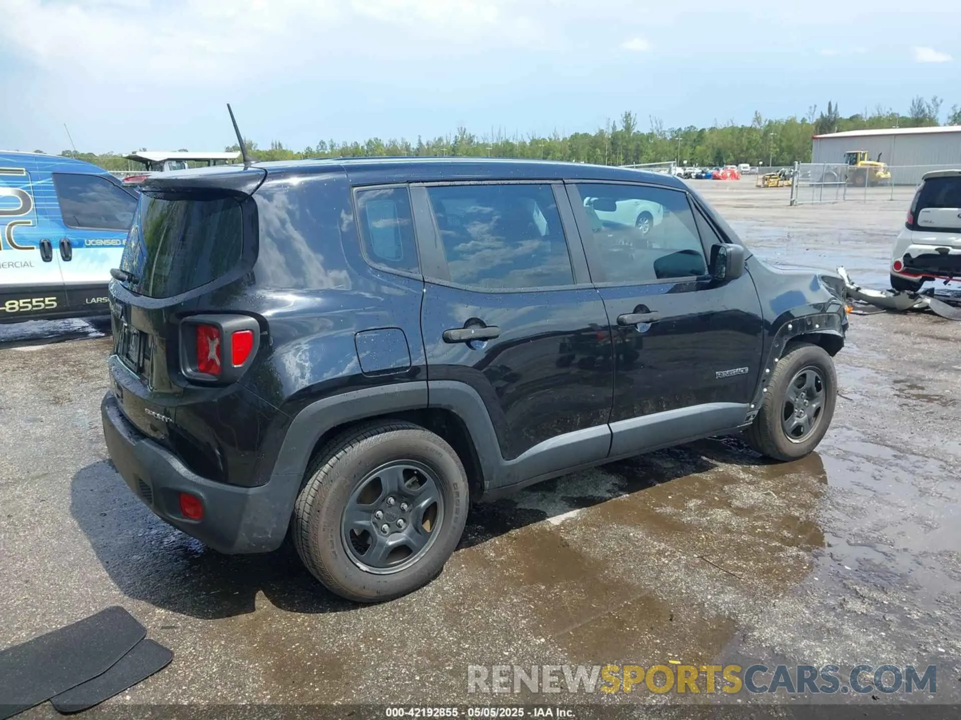 4 Photograph of a damaged car ZACNJAAB5LPL16210 JEEP RENEGADE 2020