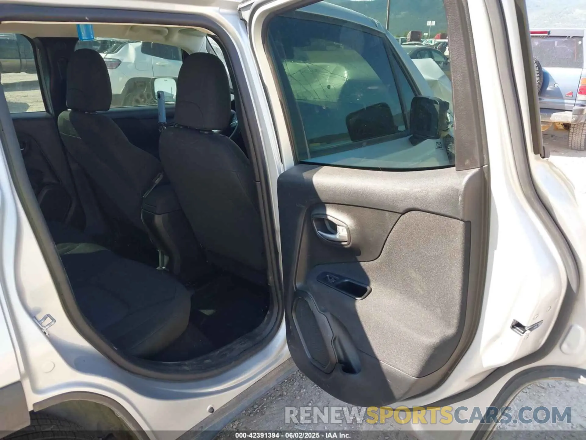 8 Photograph of a damaged car ZACNJAAB5LPL76293 JEEP RENEGADE 2020