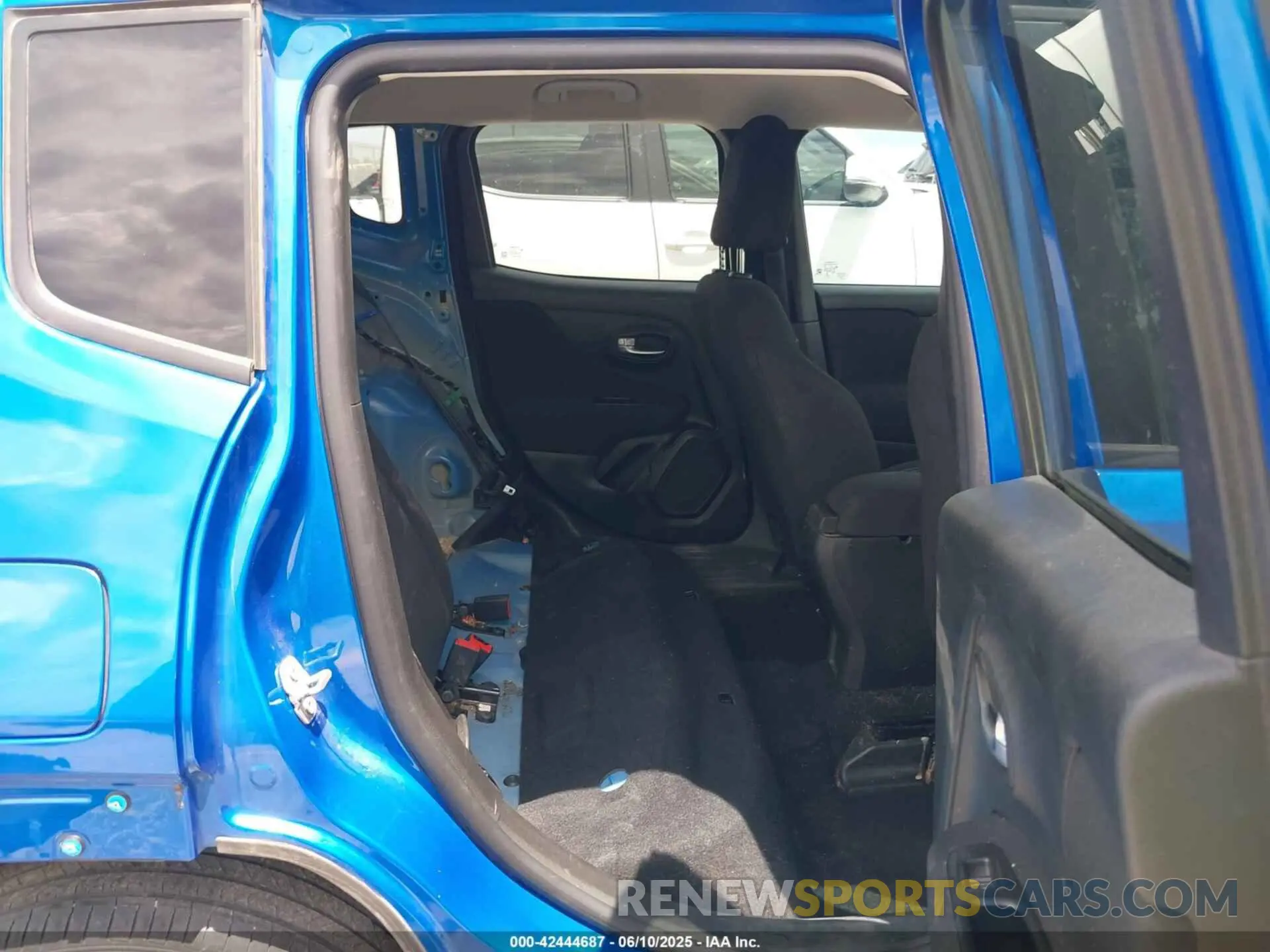 8 Photograph of a damaged car ZACNJAAB6LPL81065 JEEP RENEGADE 2020