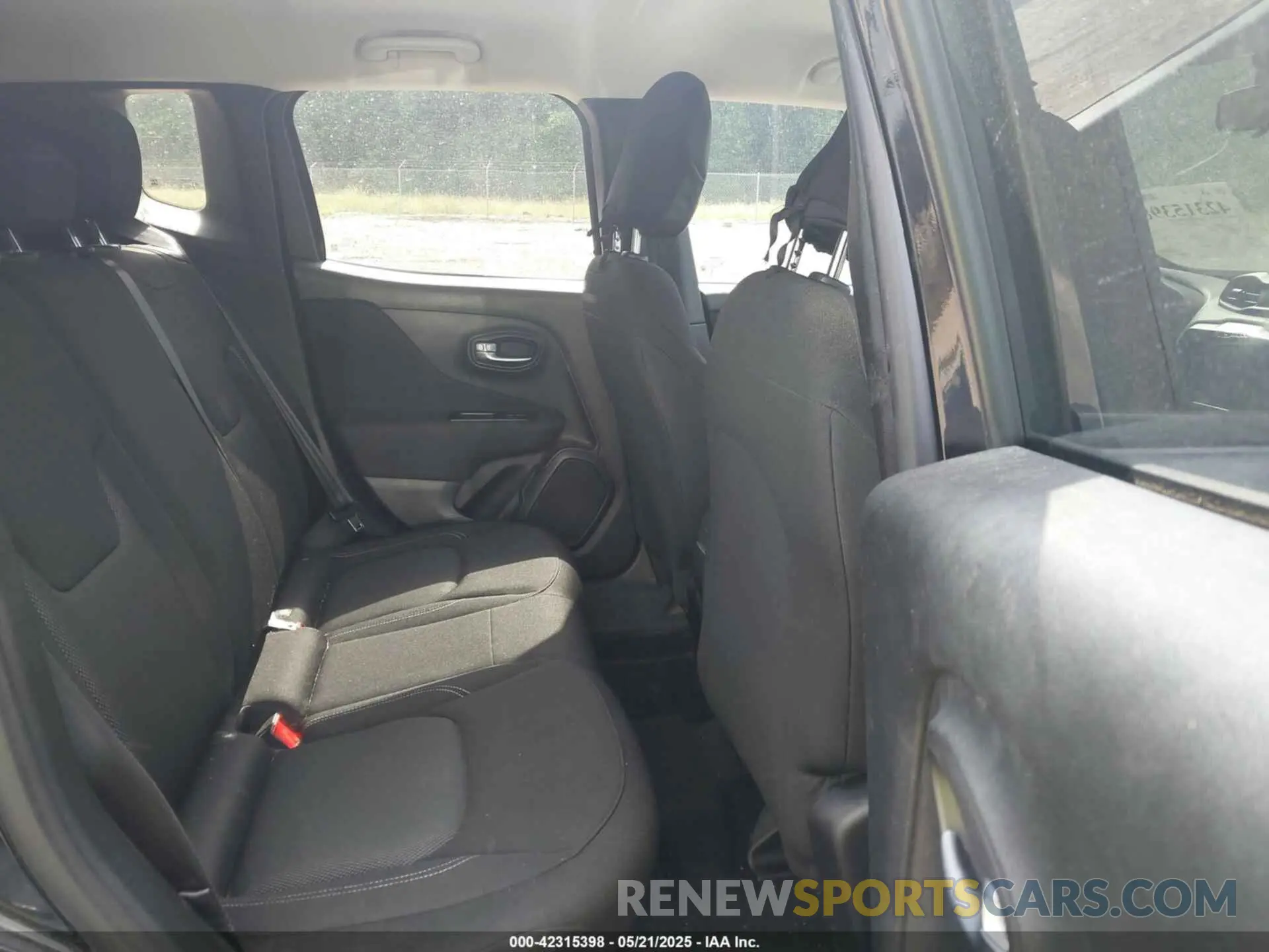 8 Photograph of a damaged car ZACNJAAB6LPL81499 JEEP RENEGADE 2020