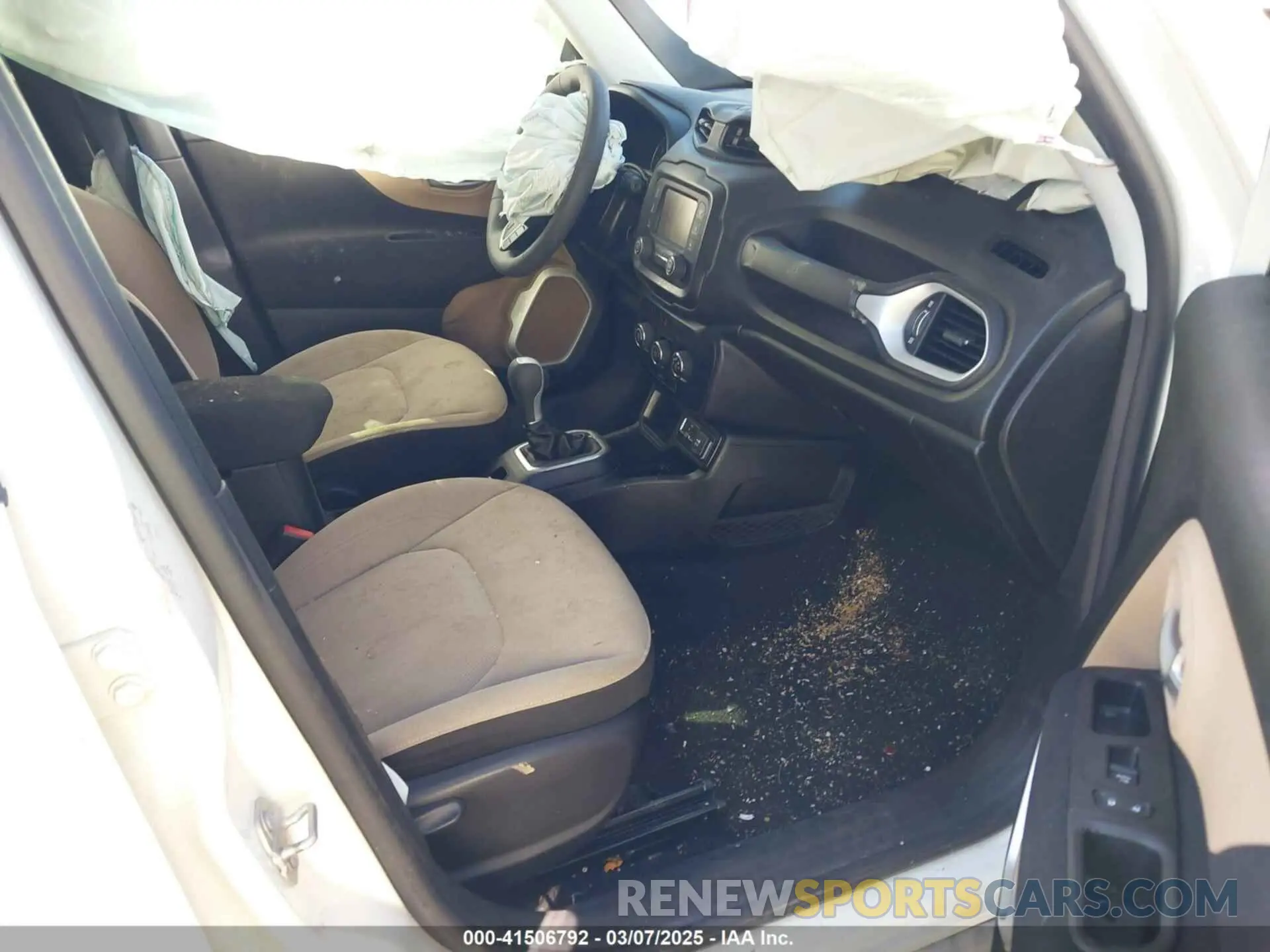 5 Photograph of a damaged car ZACNJAAB7LPL70754 JEEP RENEGADE 2020