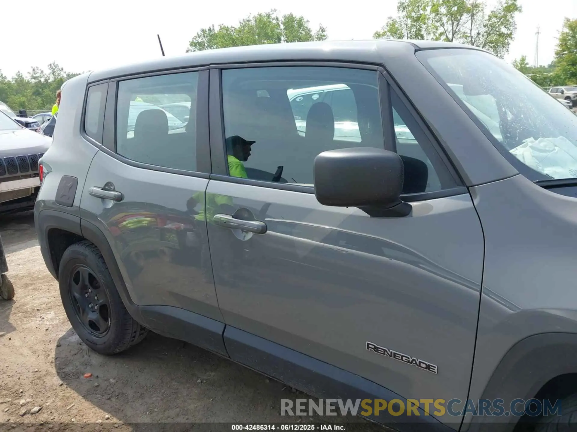 13 Photograph of a damaged car ZACNJAAB9LPL03220 JEEP RENEGADE 2020