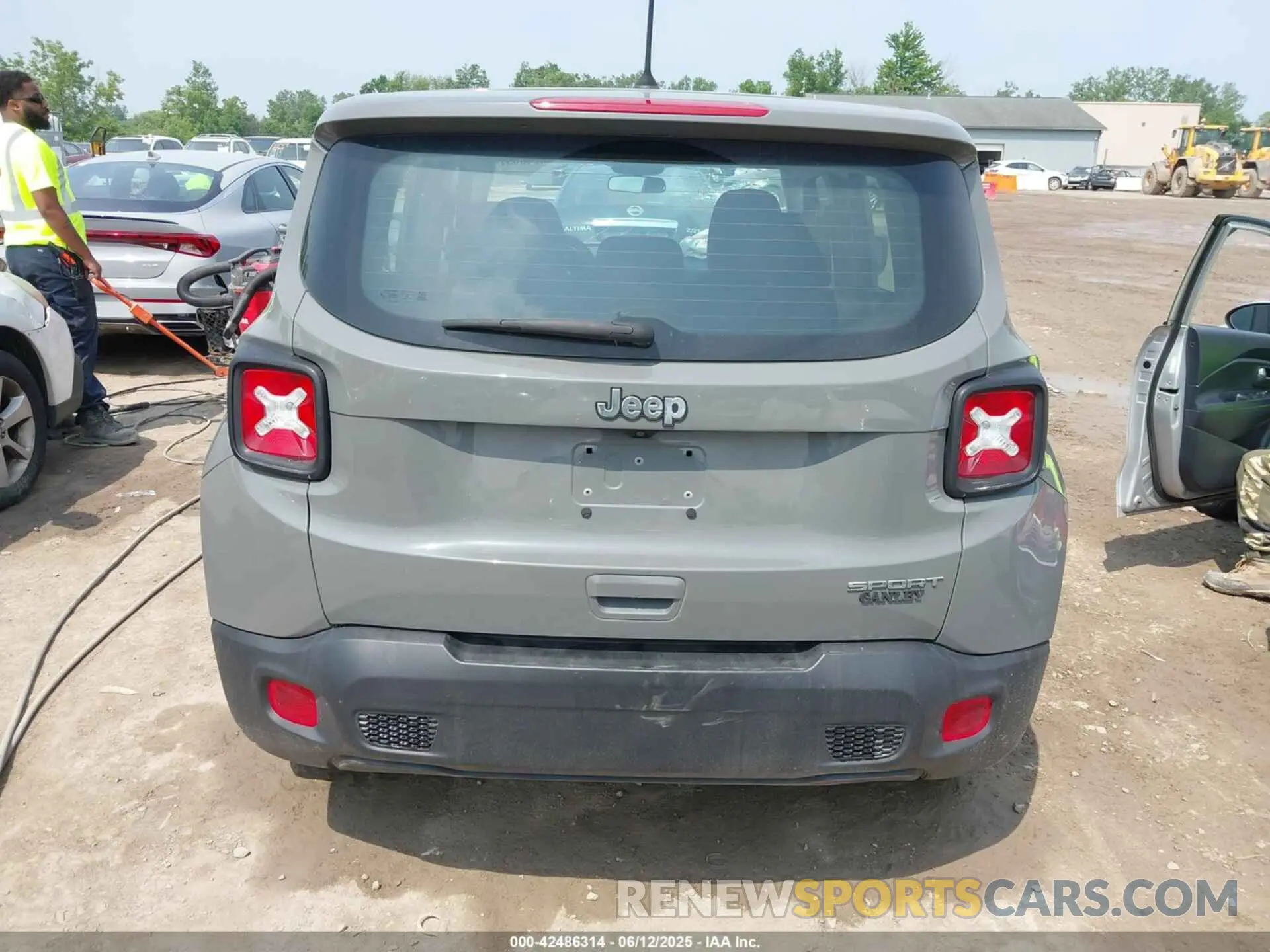 16 Photograph of a damaged car ZACNJAAB9LPL03220 JEEP RENEGADE 2020