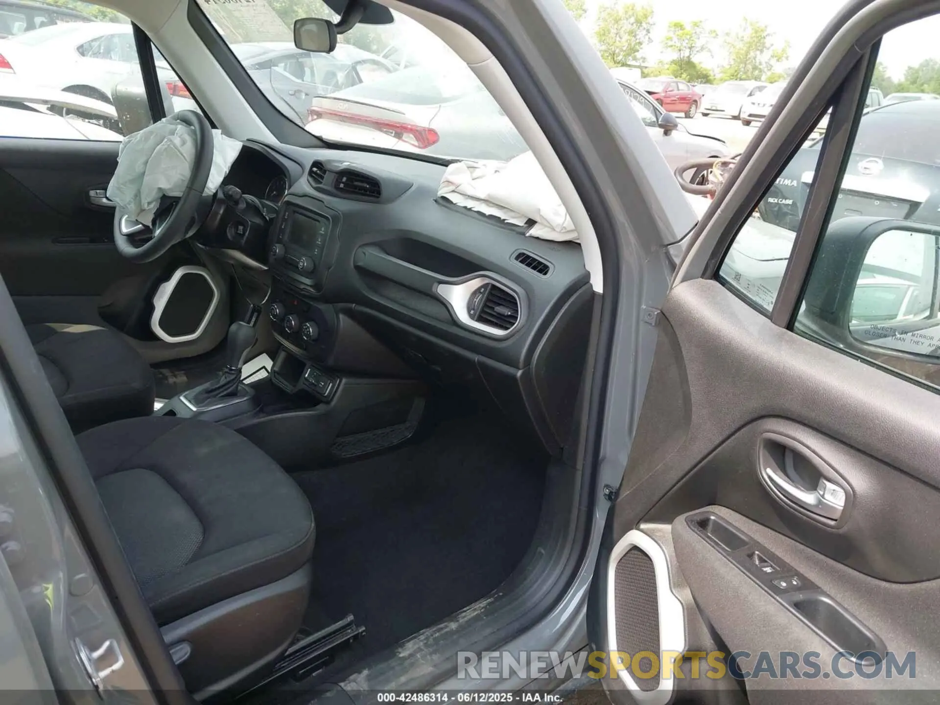 5 Photograph of a damaged car ZACNJAAB9LPL03220 JEEP RENEGADE 2020