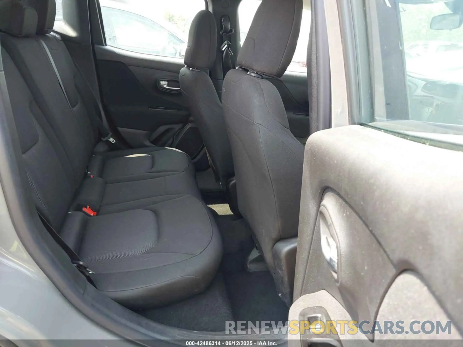8 Photograph of a damaged car ZACNJAAB9LPL03220 JEEP RENEGADE 2020