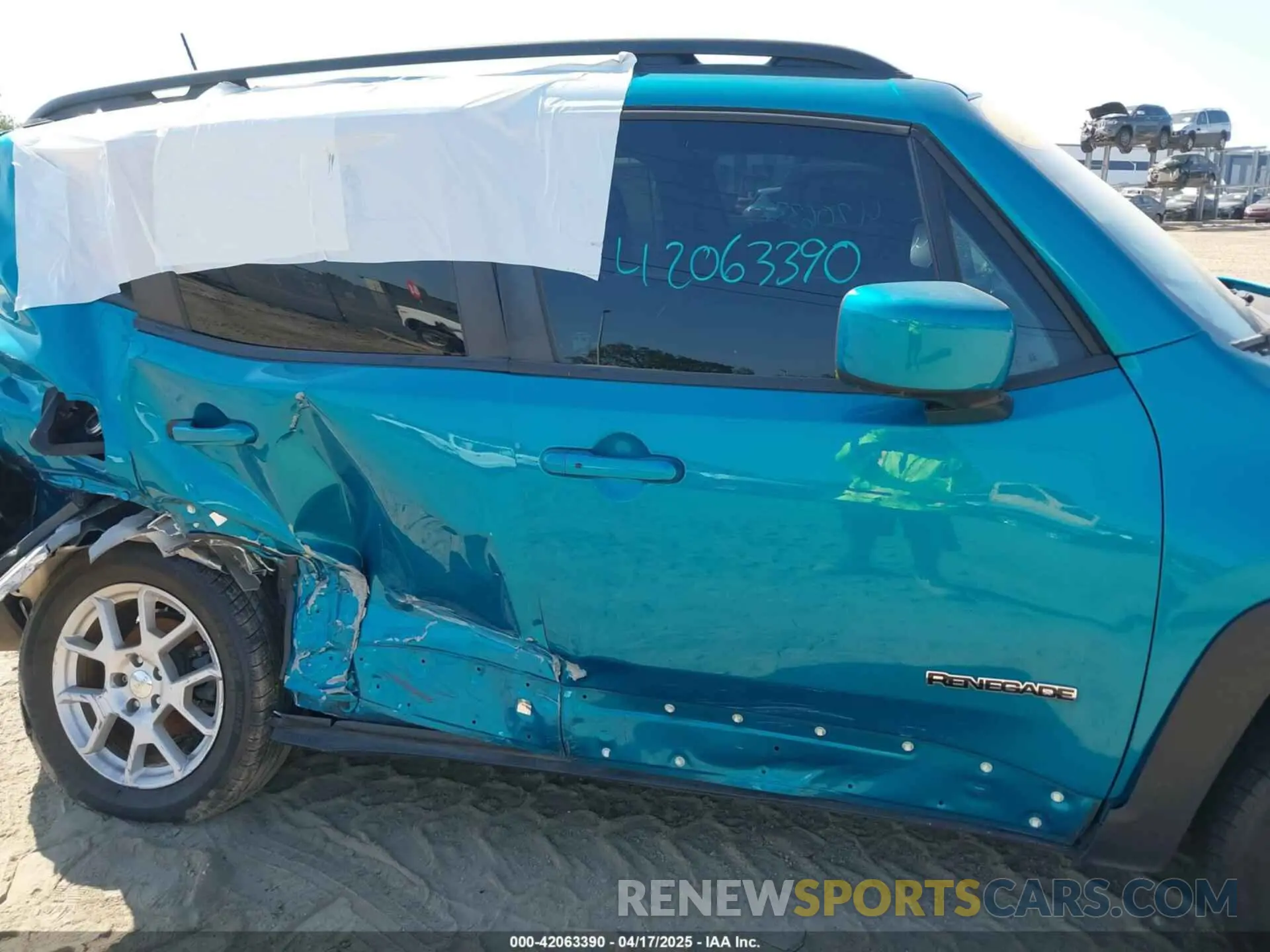 17 Photograph of a damaged car ZACNJAB10LPM09870 JEEP RENEGADE 2020