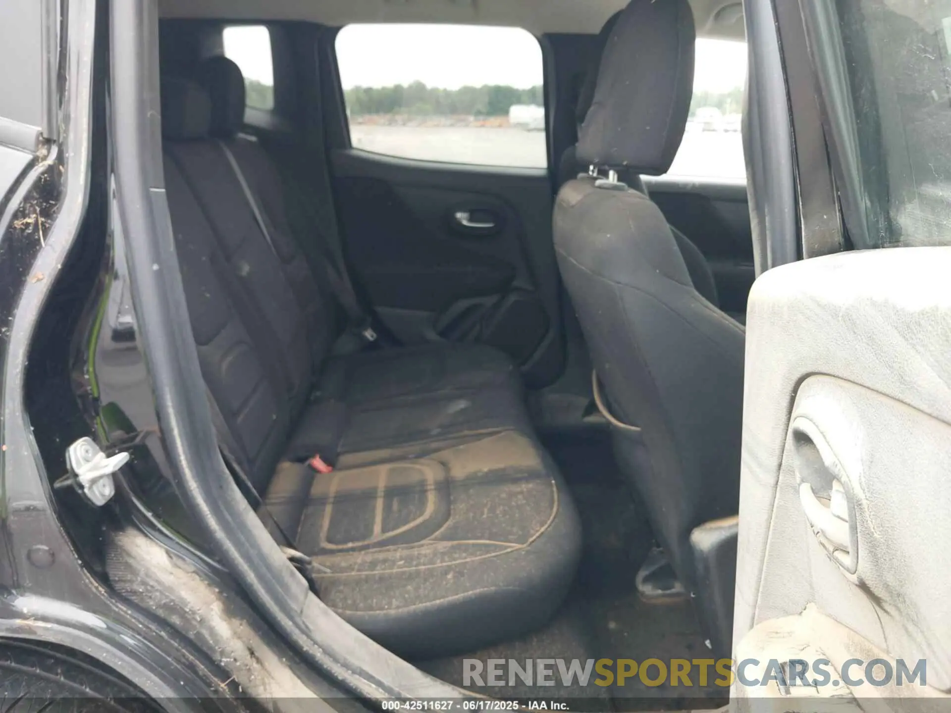 8 Photograph of a damaged car ZACNJABB1LPL31110 JEEP RENEGADE 2020