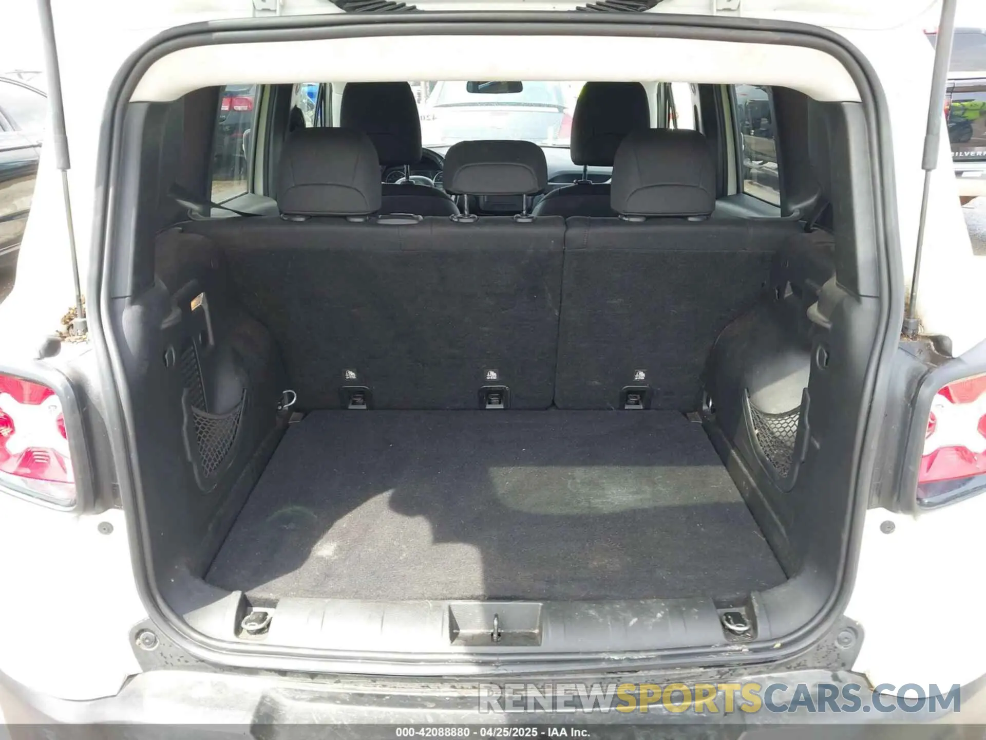17 Photograph of a damaged car ZACNJABB1LPL41510 JEEP RENEGADE 2020