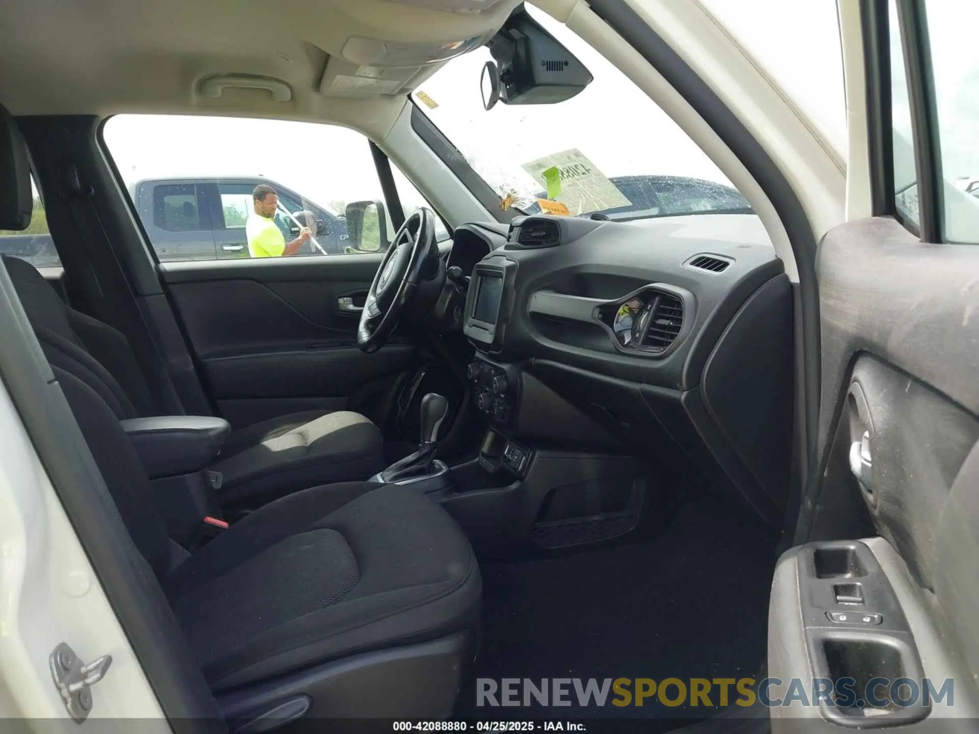 5 Photograph of a damaged car ZACNJABB1LPL41510 JEEP RENEGADE 2020
