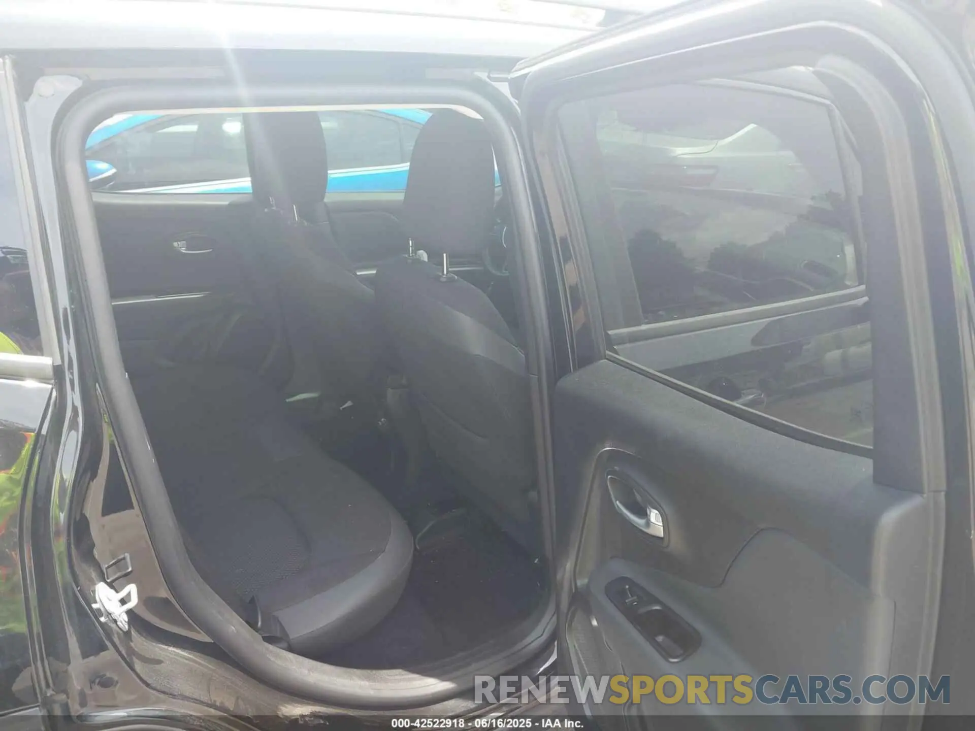 8 Photograph of a damaged car ZACNJABB8LPL16362 JEEP RENEGADE 2020