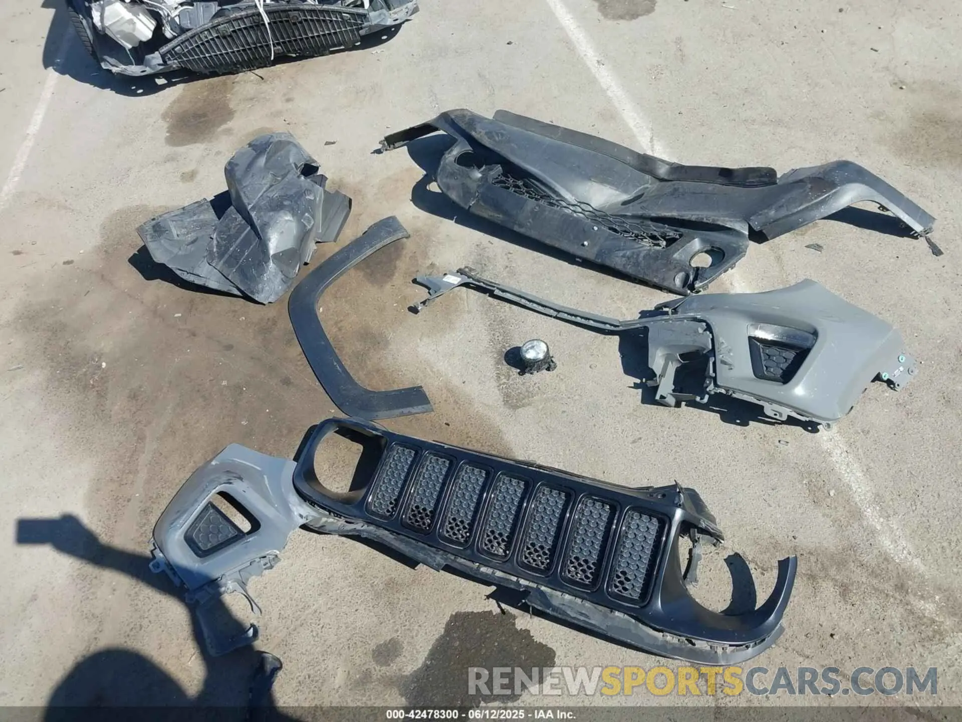 12 Photograph of a damaged car ZACNJABB8LPL31928 JEEP RENEGADE 2020