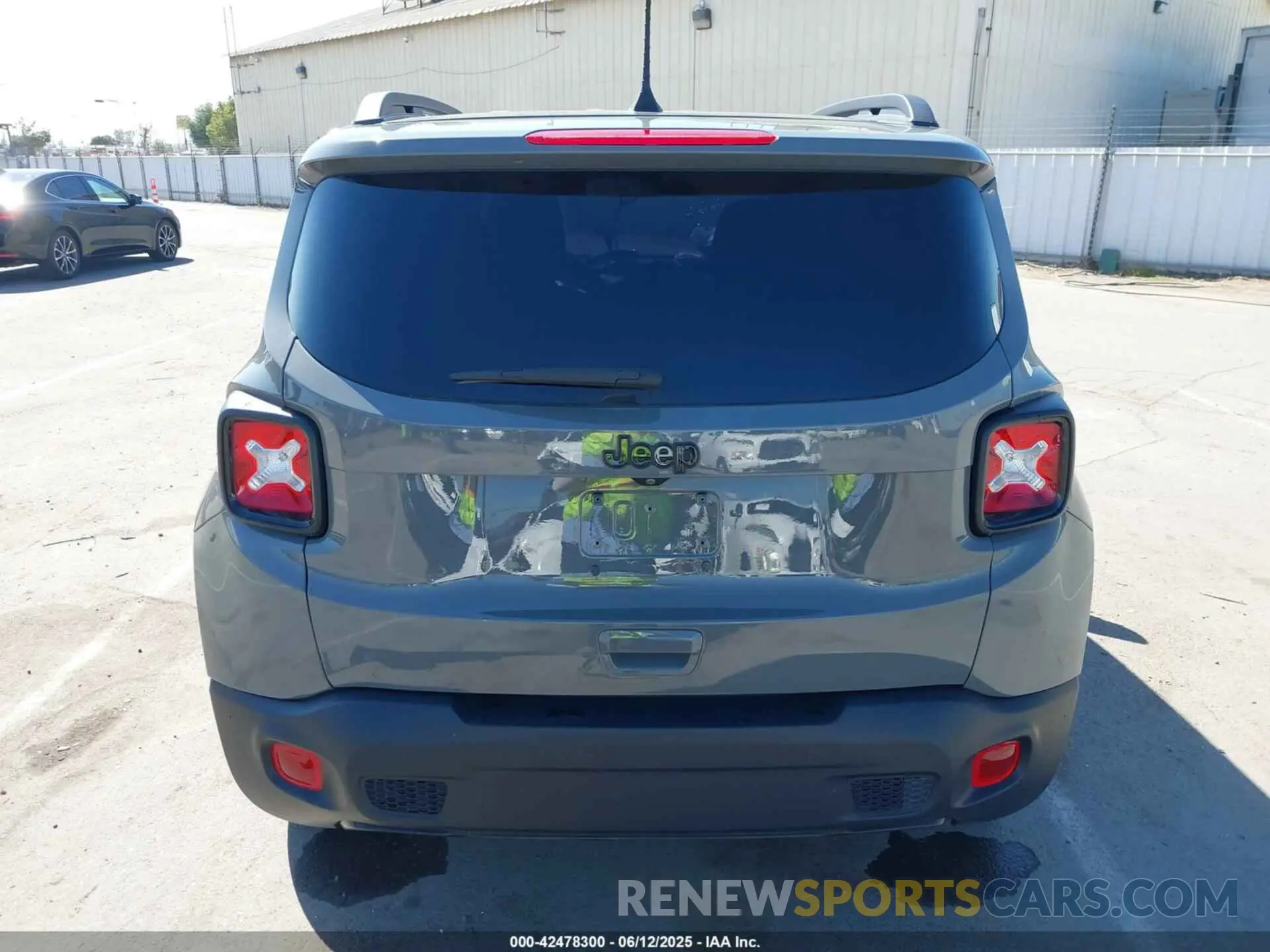 17 Photograph of a damaged car ZACNJABB8LPL31928 JEEP RENEGADE 2020