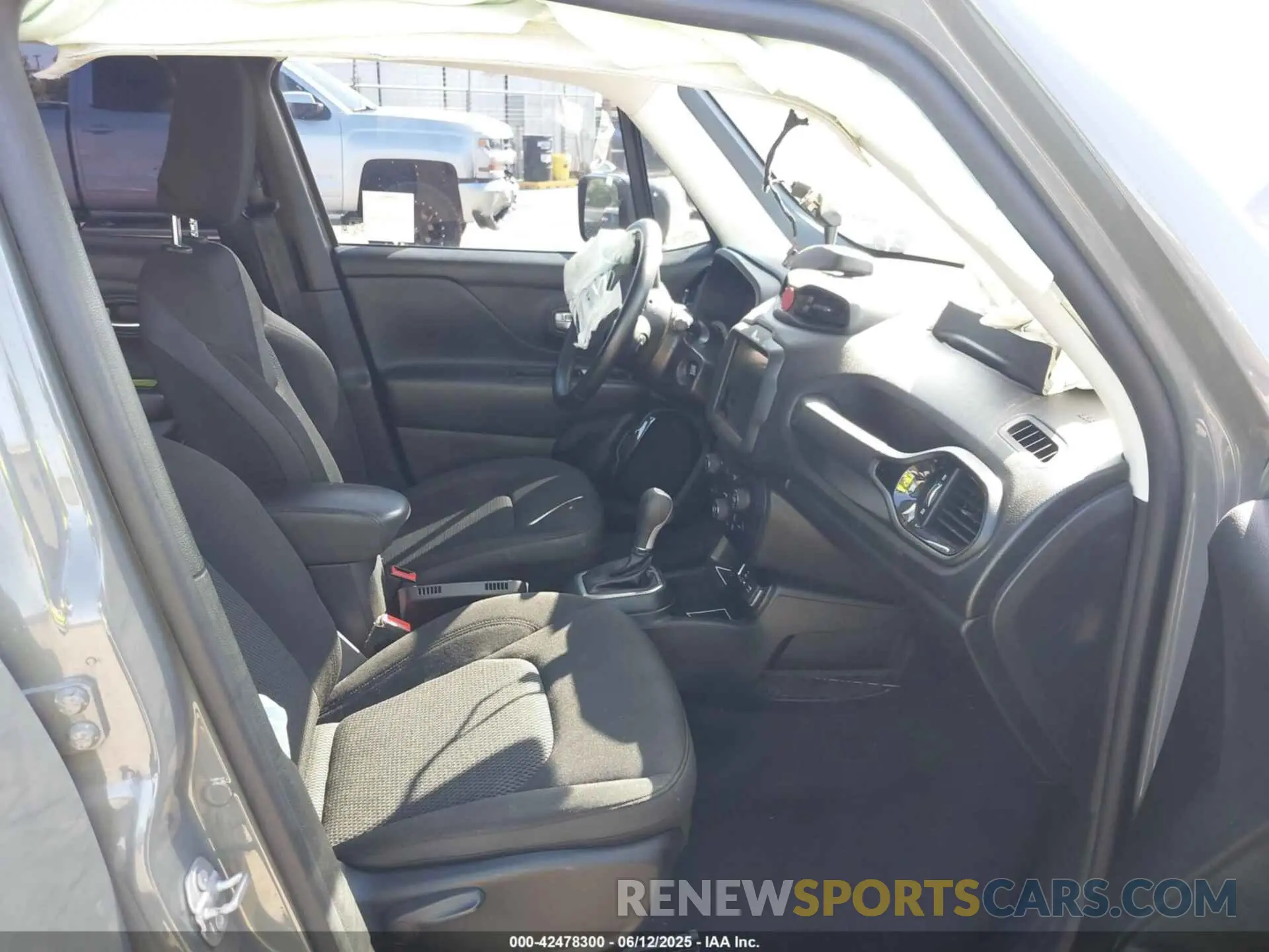 5 Photograph of a damaged car ZACNJABB8LPL31928 JEEP RENEGADE 2020