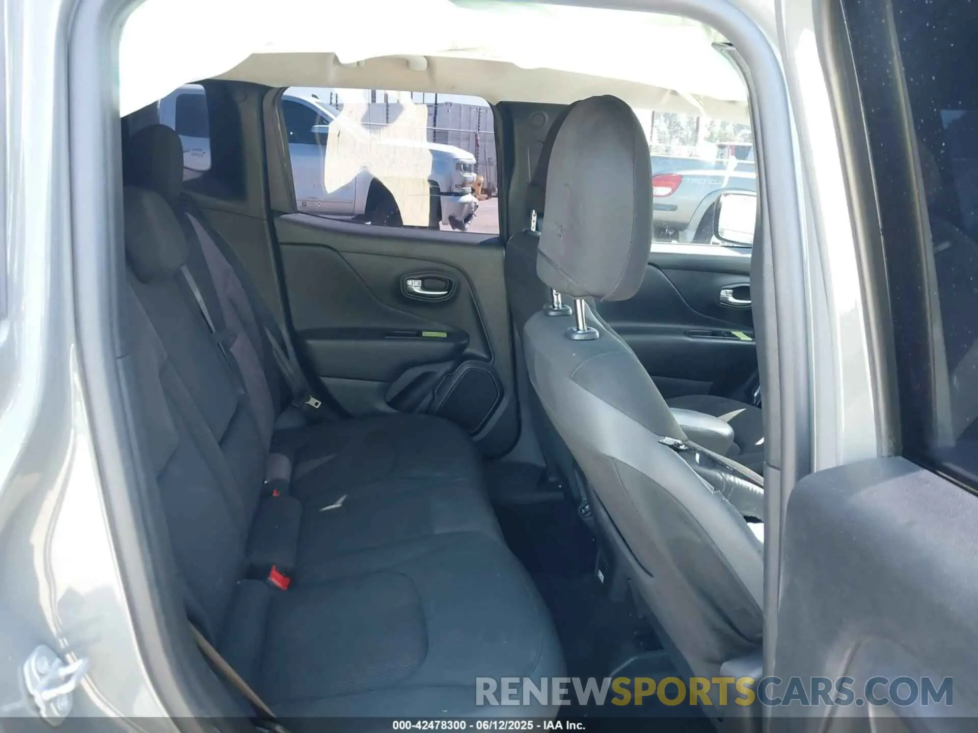8 Photograph of a damaged car ZACNJABB8LPL31928 JEEP RENEGADE 2020