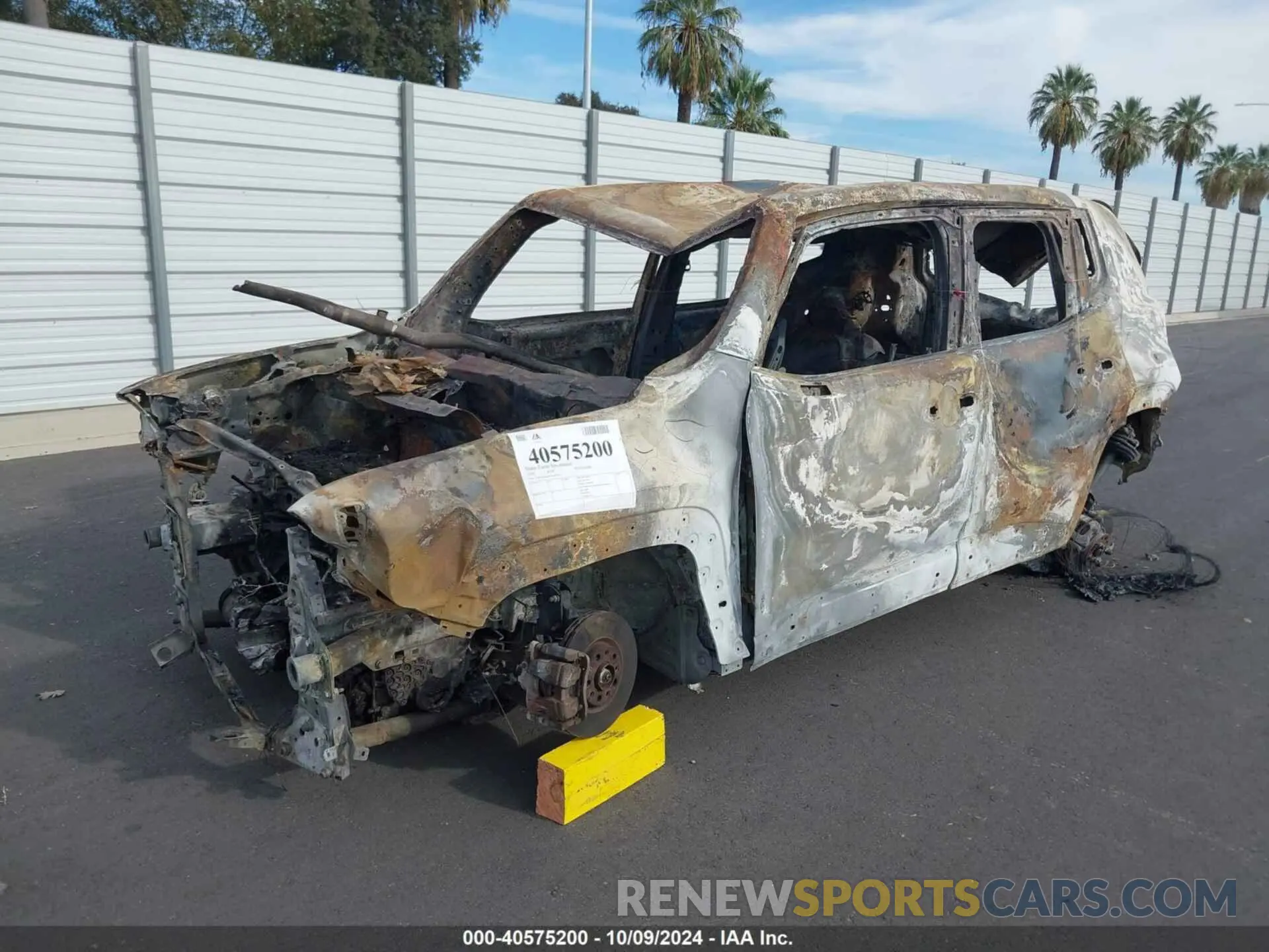 2 Photograph of a damaged car ZACNJBAB0LPL87921 JEEP RENEGADE 2020